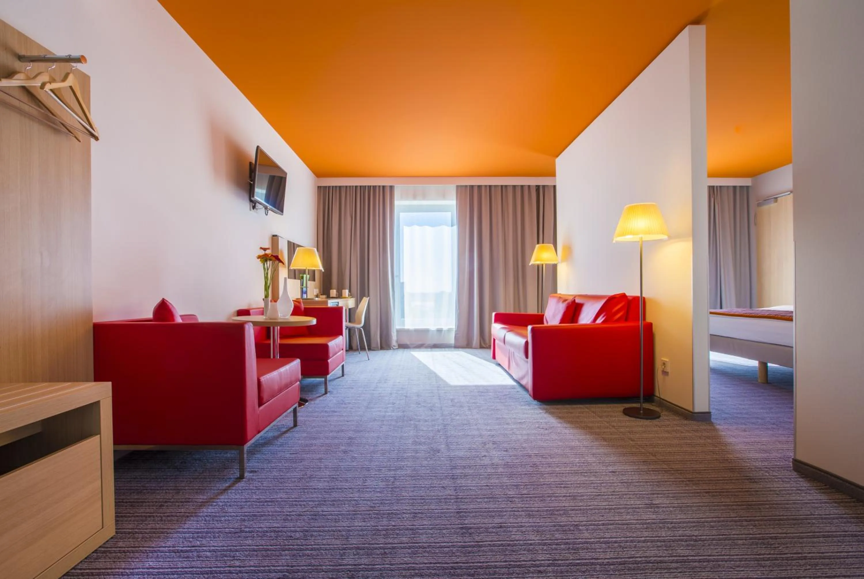 Day, Bed in Park Inn by Radisson Frankfurt Airport