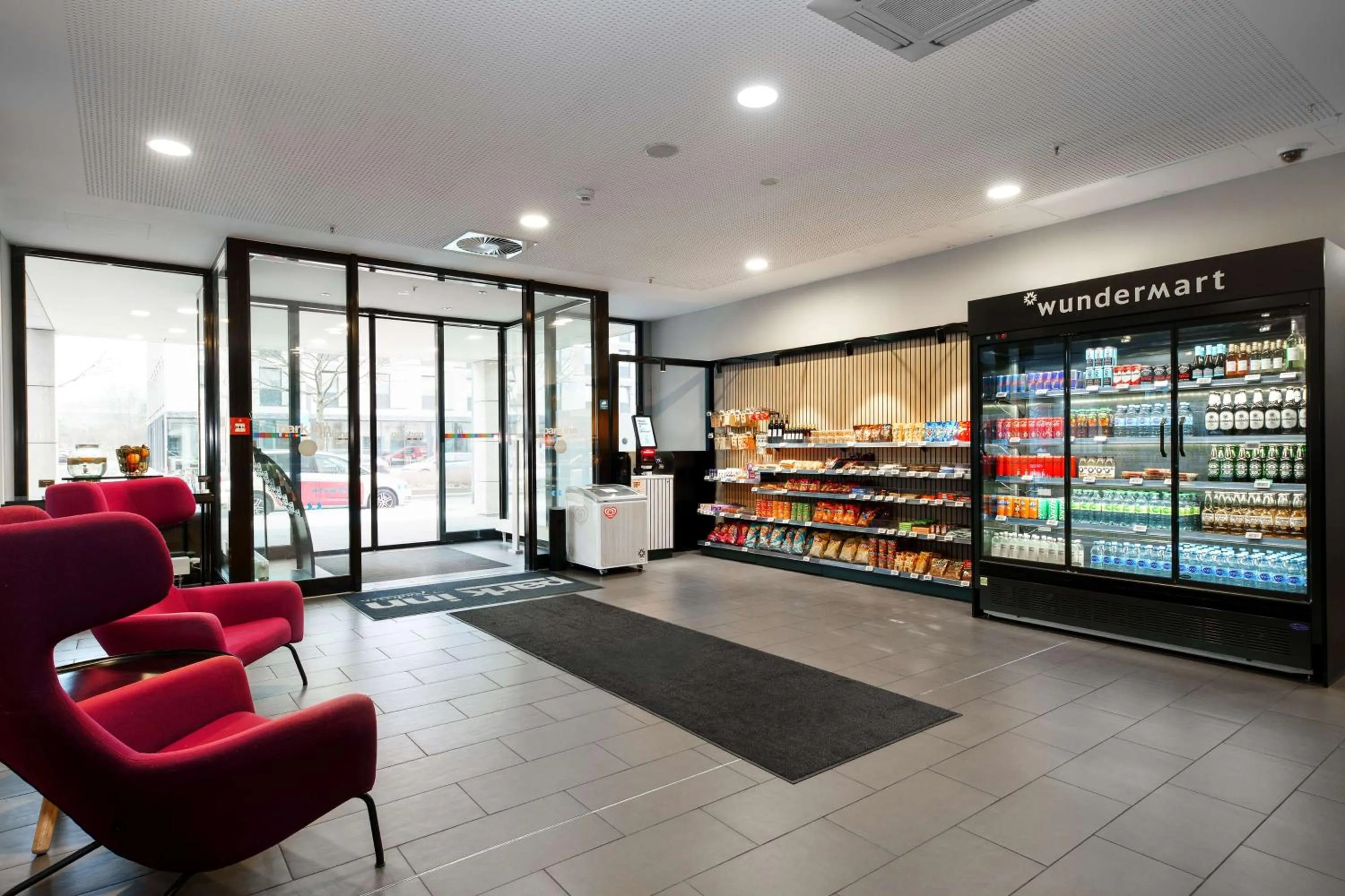 Lobby or reception in Park Inn by Radisson Frankfurt Airport