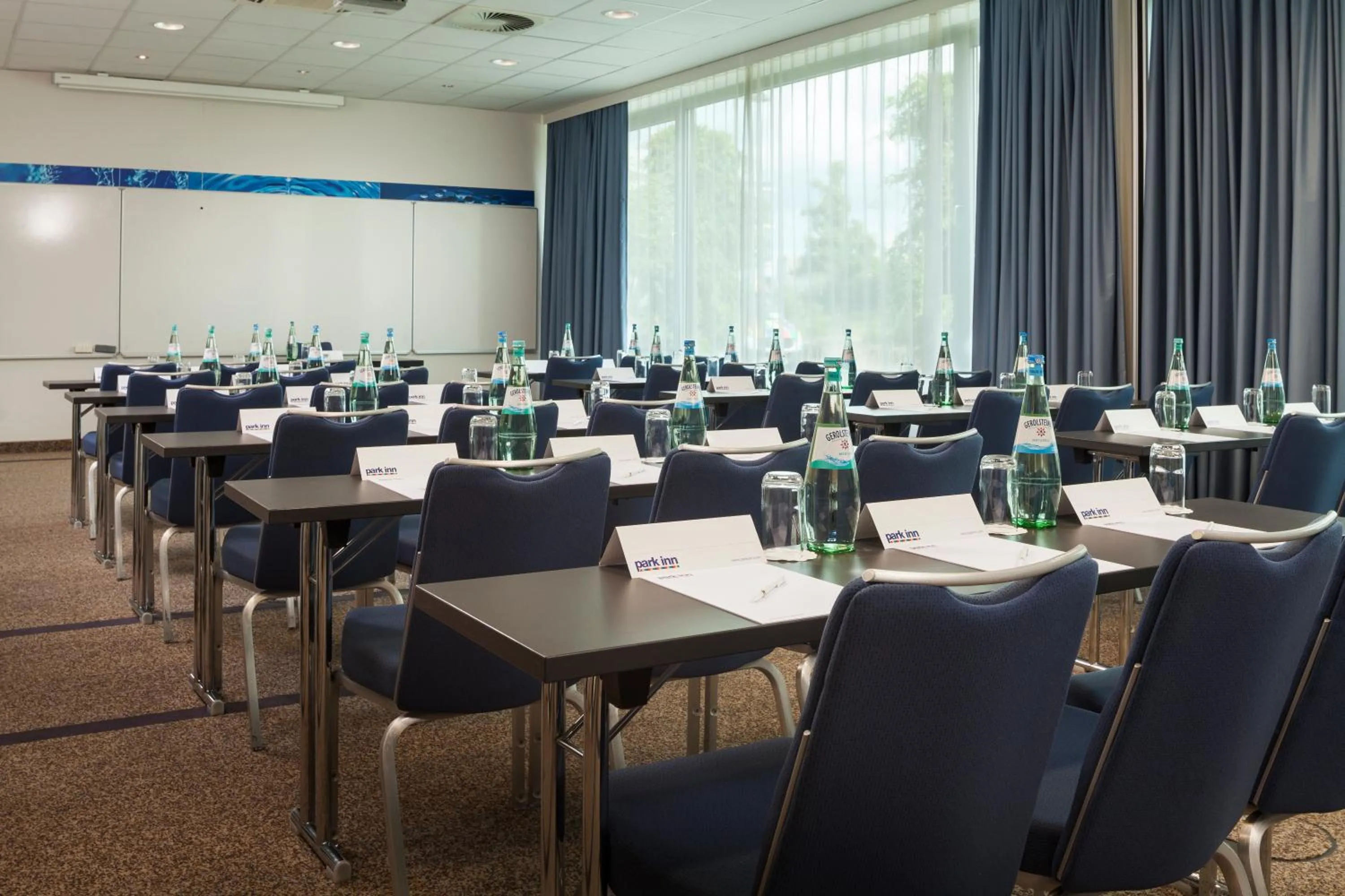 Business facilities in Park Inn by Radisson Frankfurt Airport
