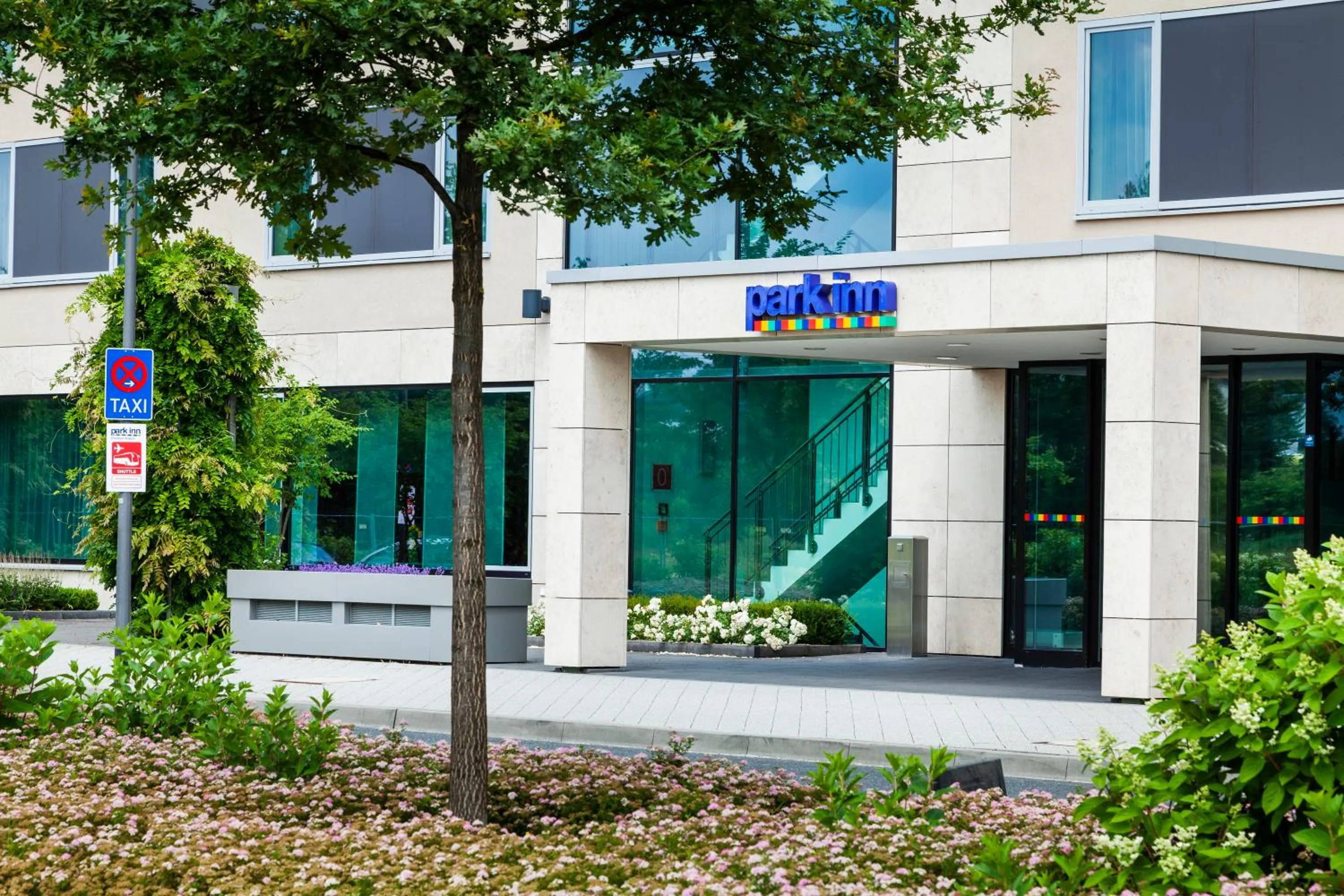 Facade/entrance in Park Inn by Radisson Frankfurt Airport
