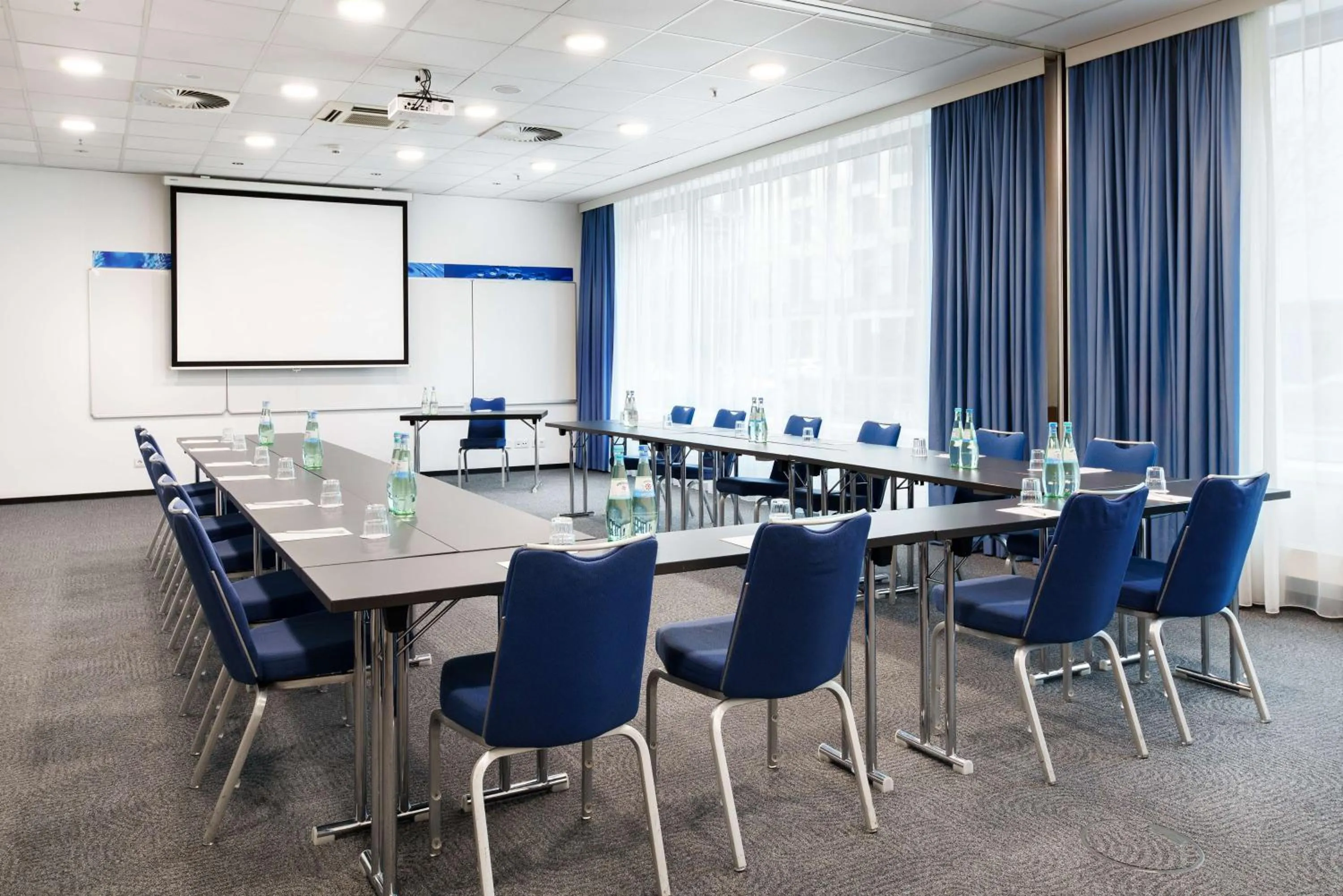 Meeting/conference room in Park Inn by Radisson Frankfurt Airport