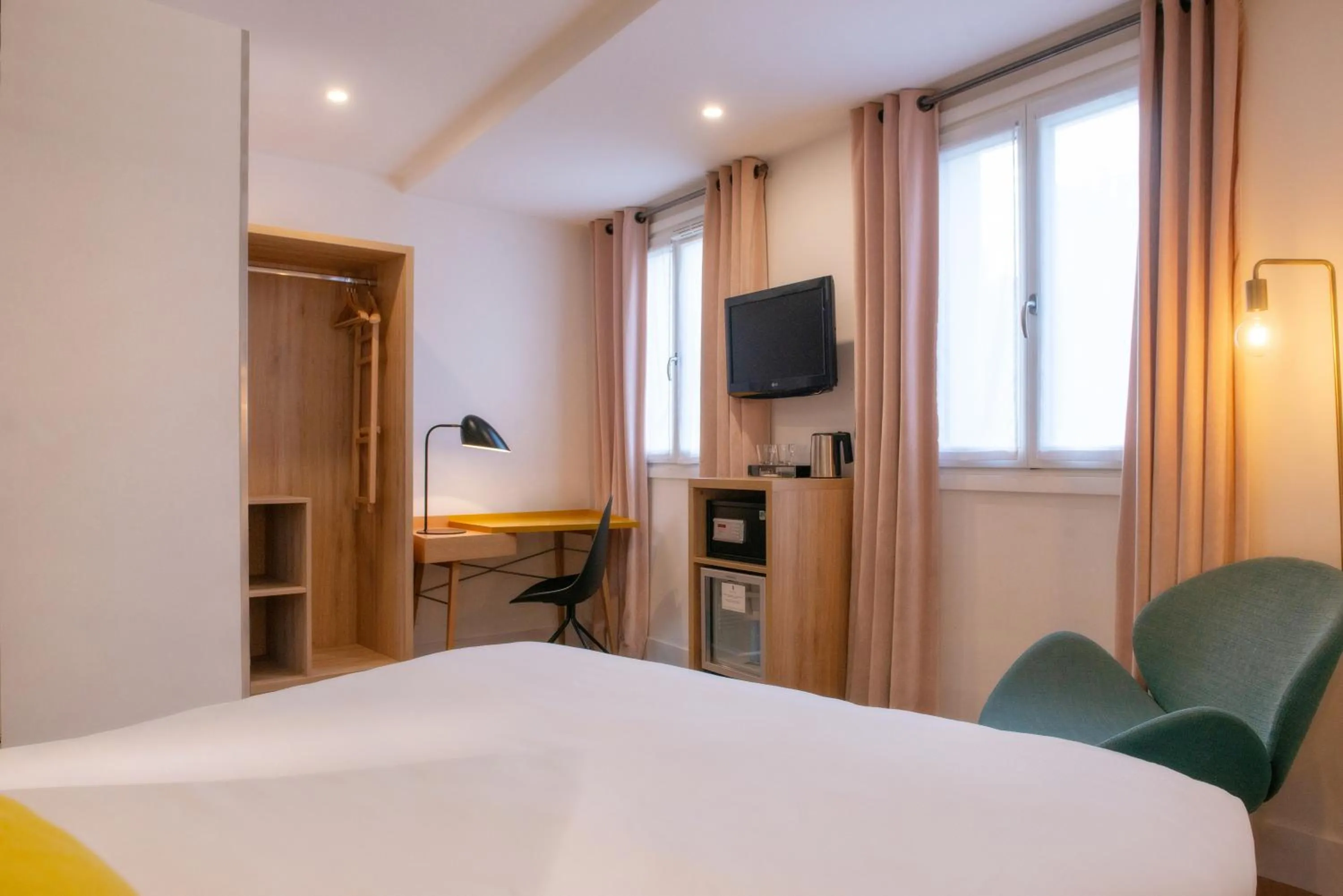 TV and multimedia, Bed in Arc De Triomphe