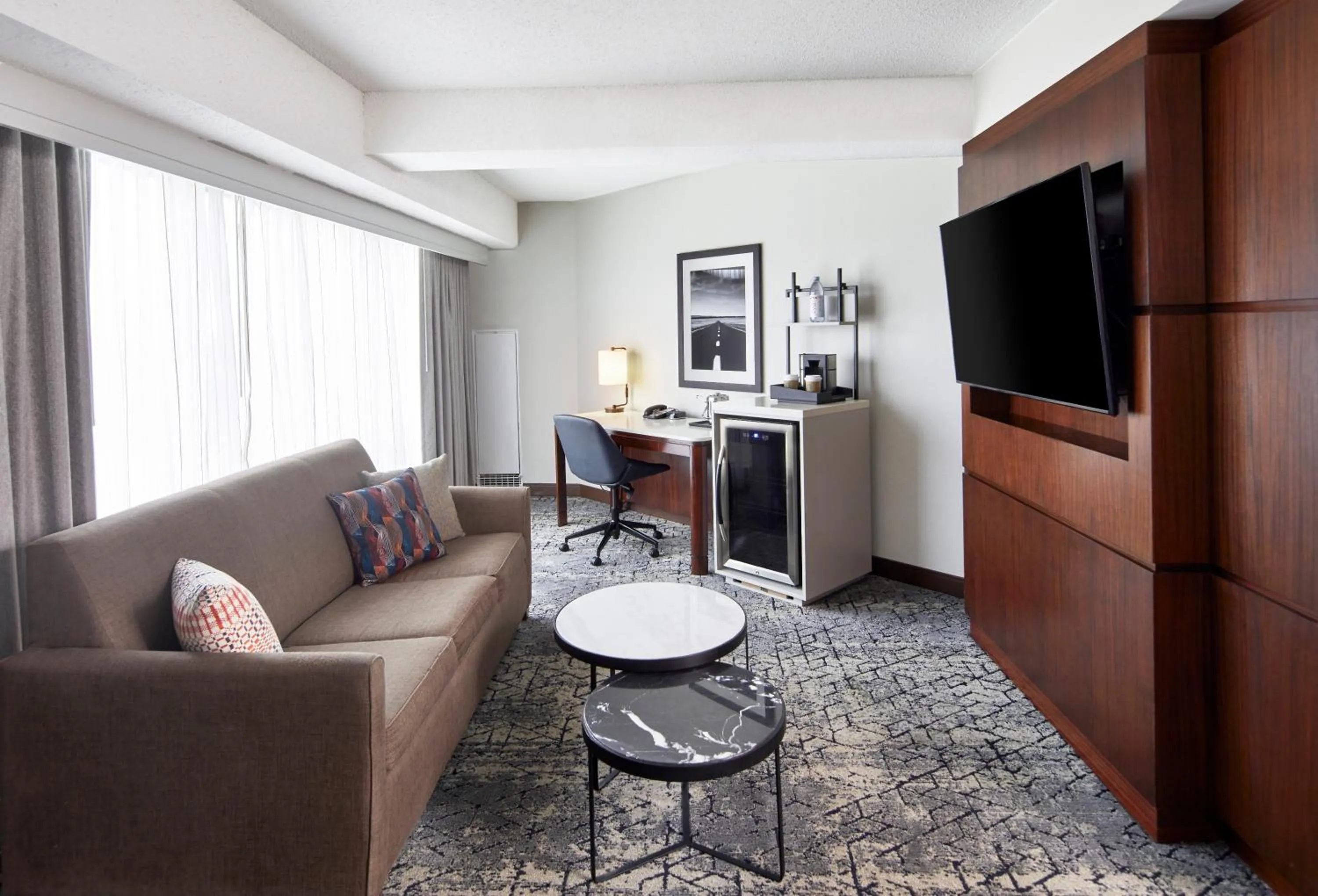 Seating area in Sheraton Indianapolis Hotel at Keystone Crossing