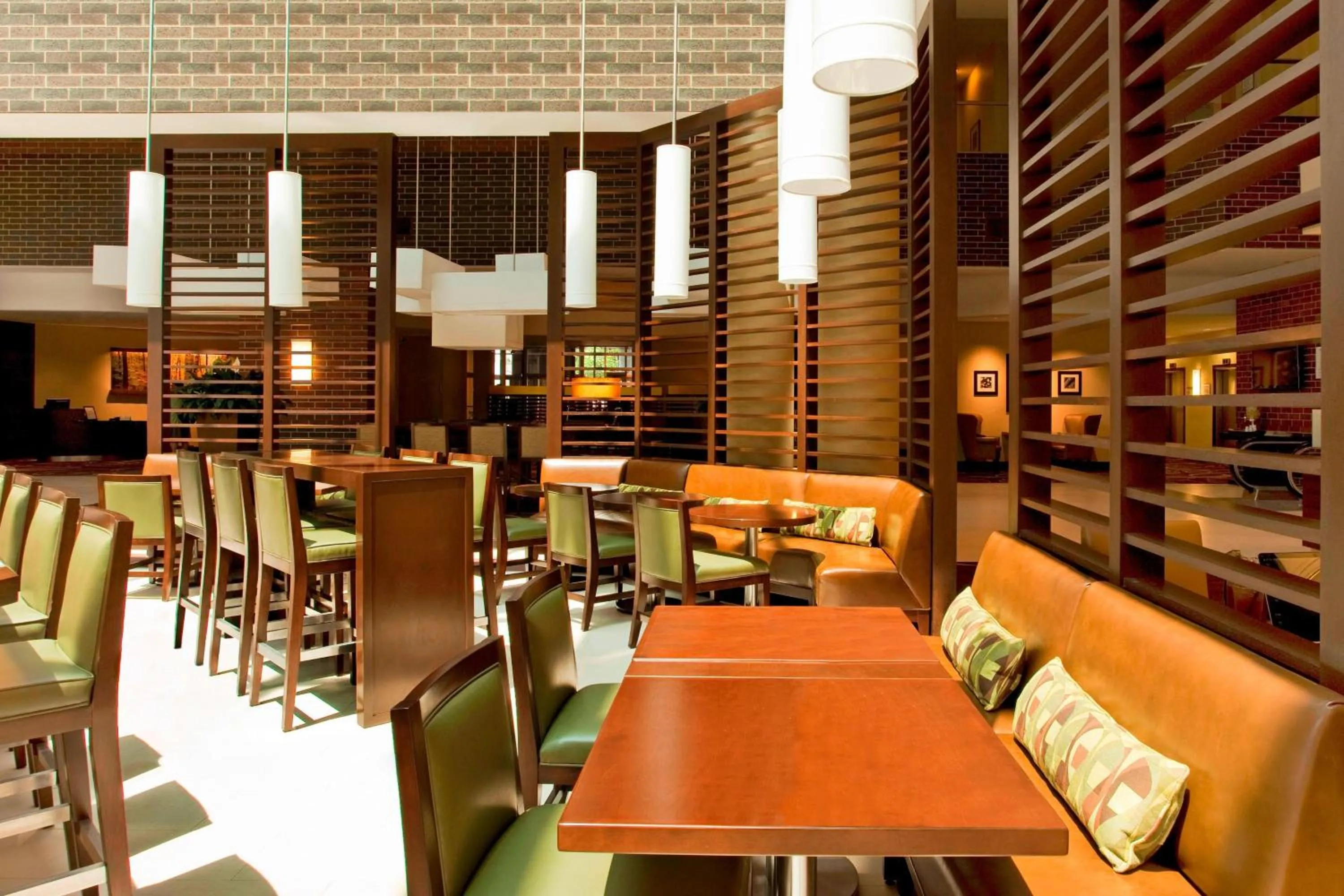 Lounge or bar in Sheraton Indianapolis Hotel at Keystone Crossing