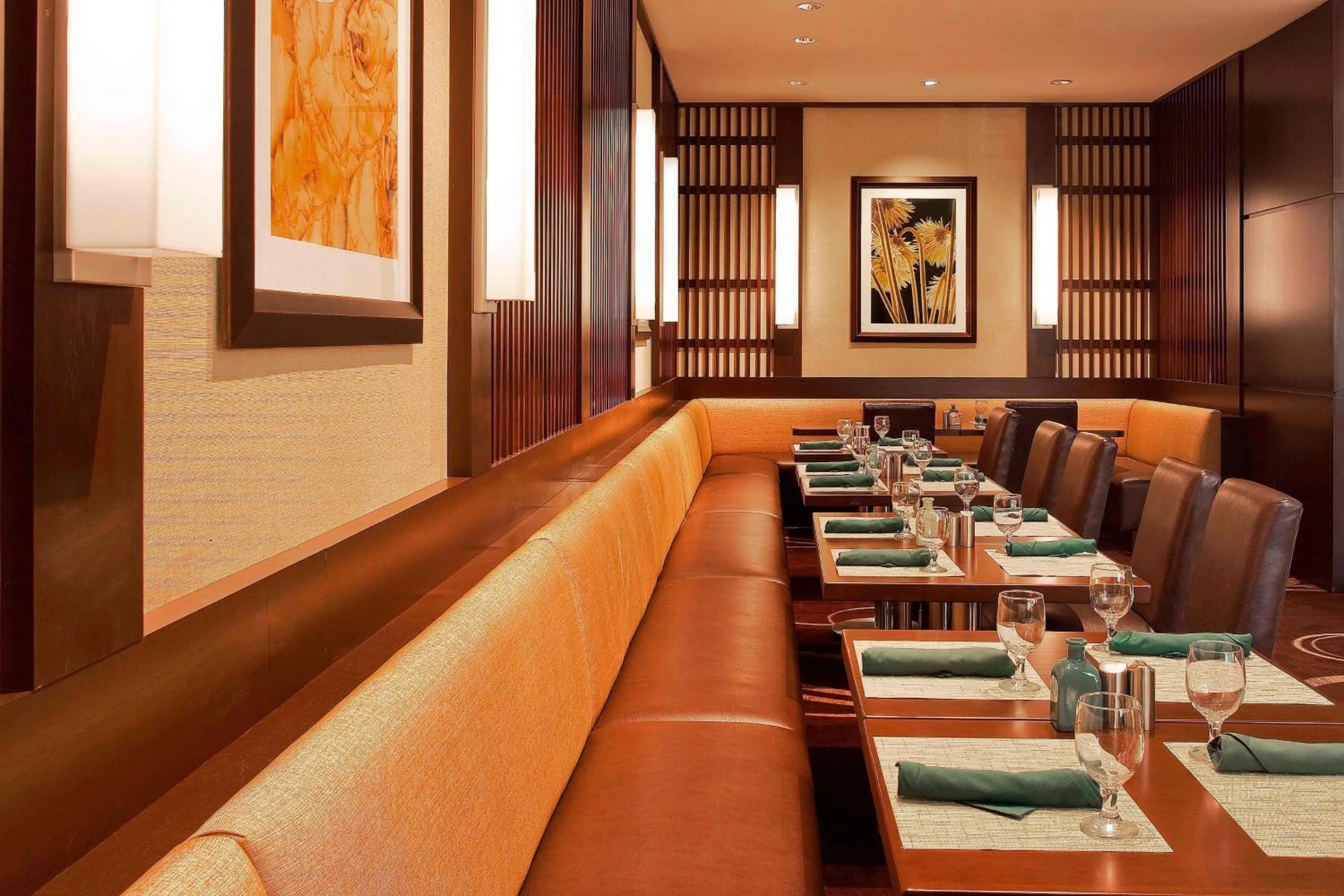 Lounge or bar in Sheraton Indianapolis Hotel at Keystone Crossing