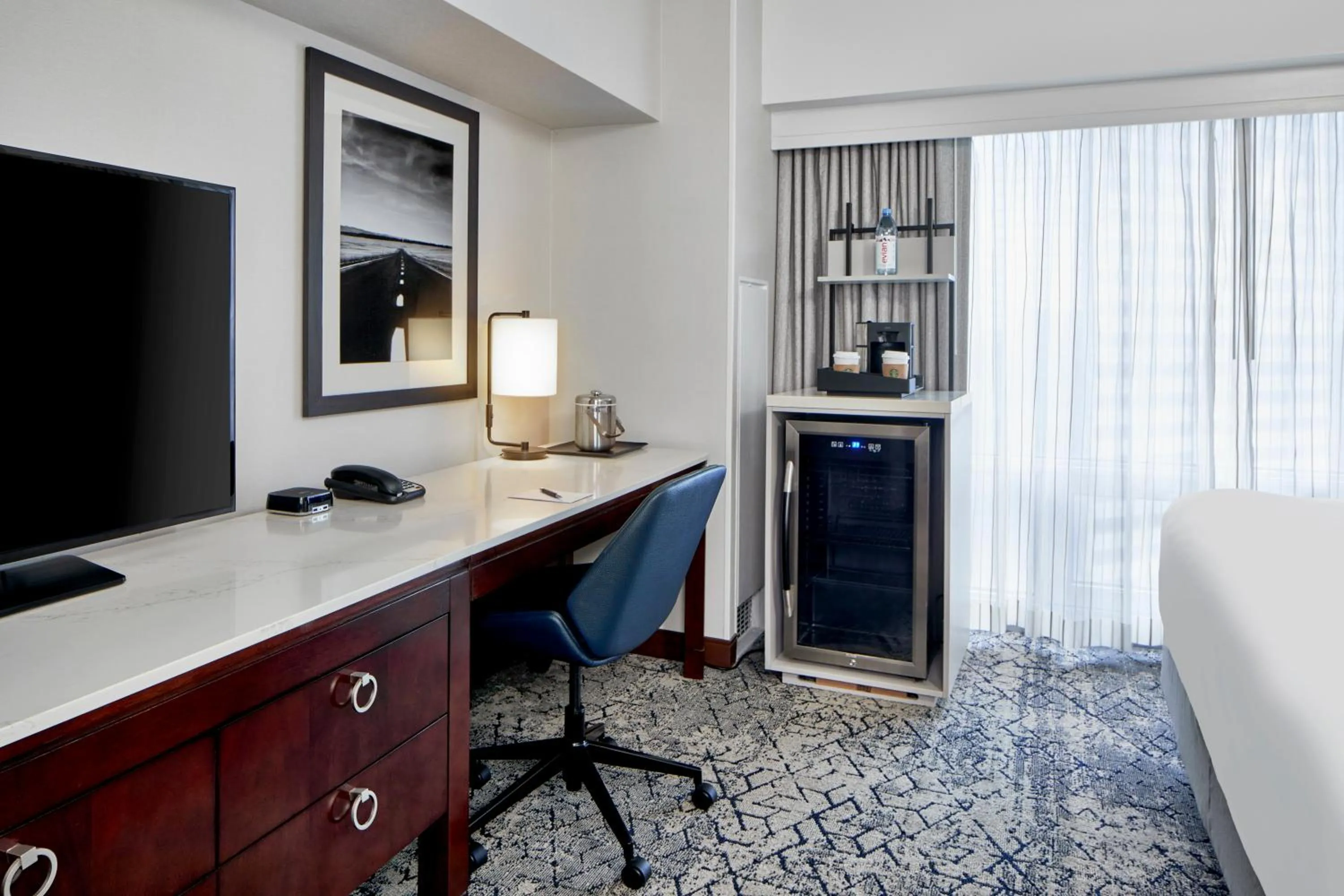 TV and multimedia in Sheraton Indianapolis Hotel at Keystone Crossing