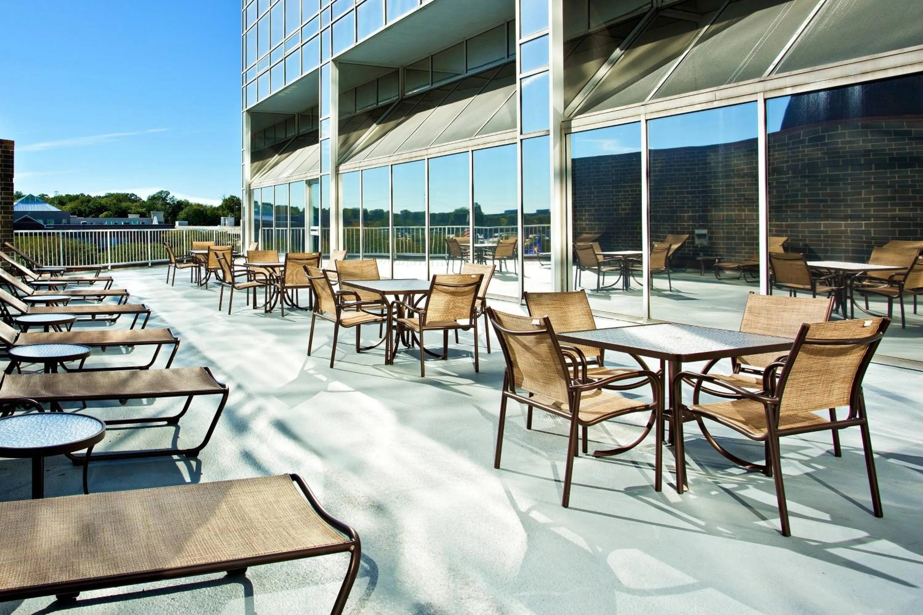 Swimming pool in Sheraton Indianapolis Hotel at Keystone Crossing