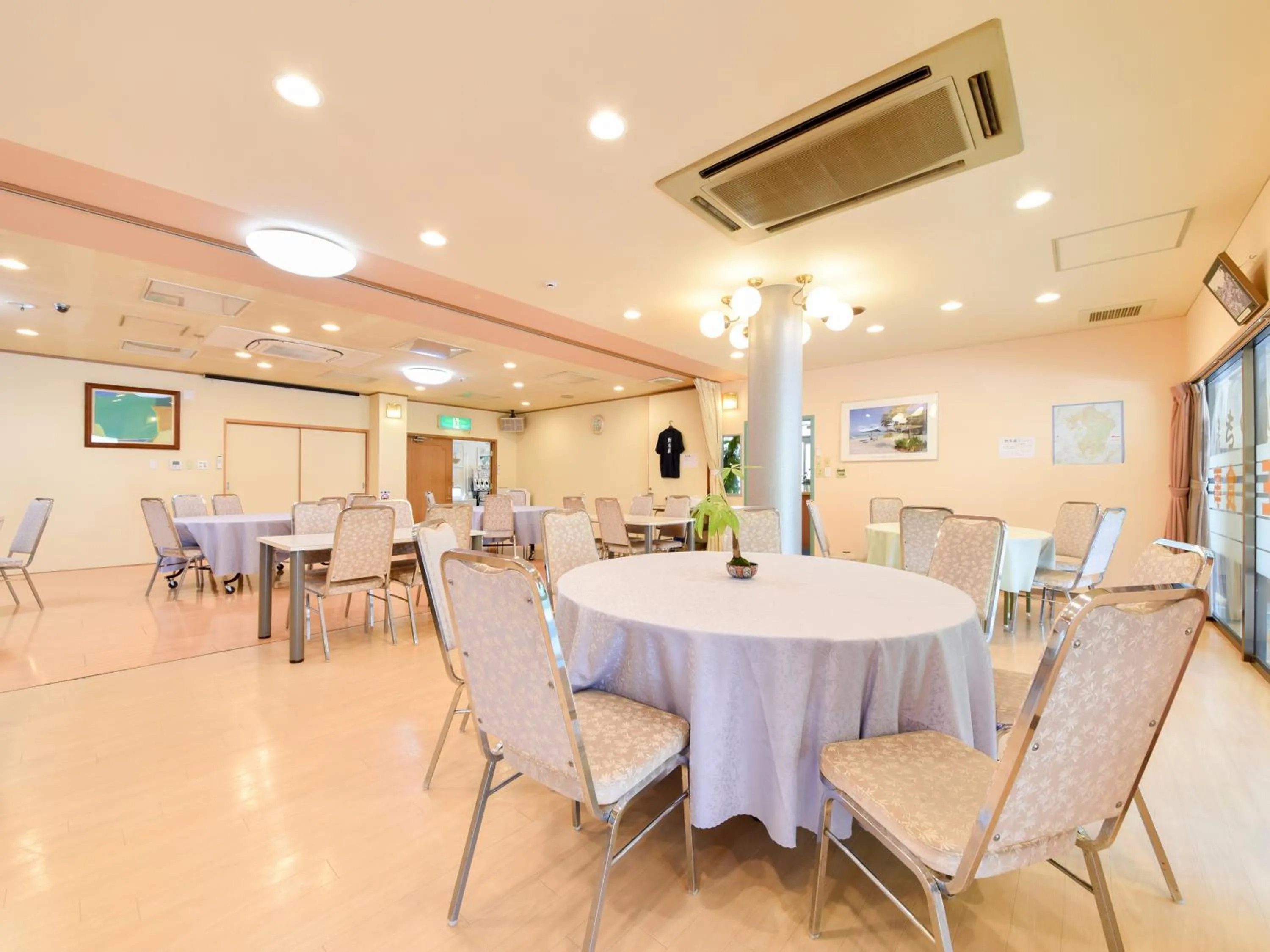 Restaurant/places to eat in Hotel Belleforet