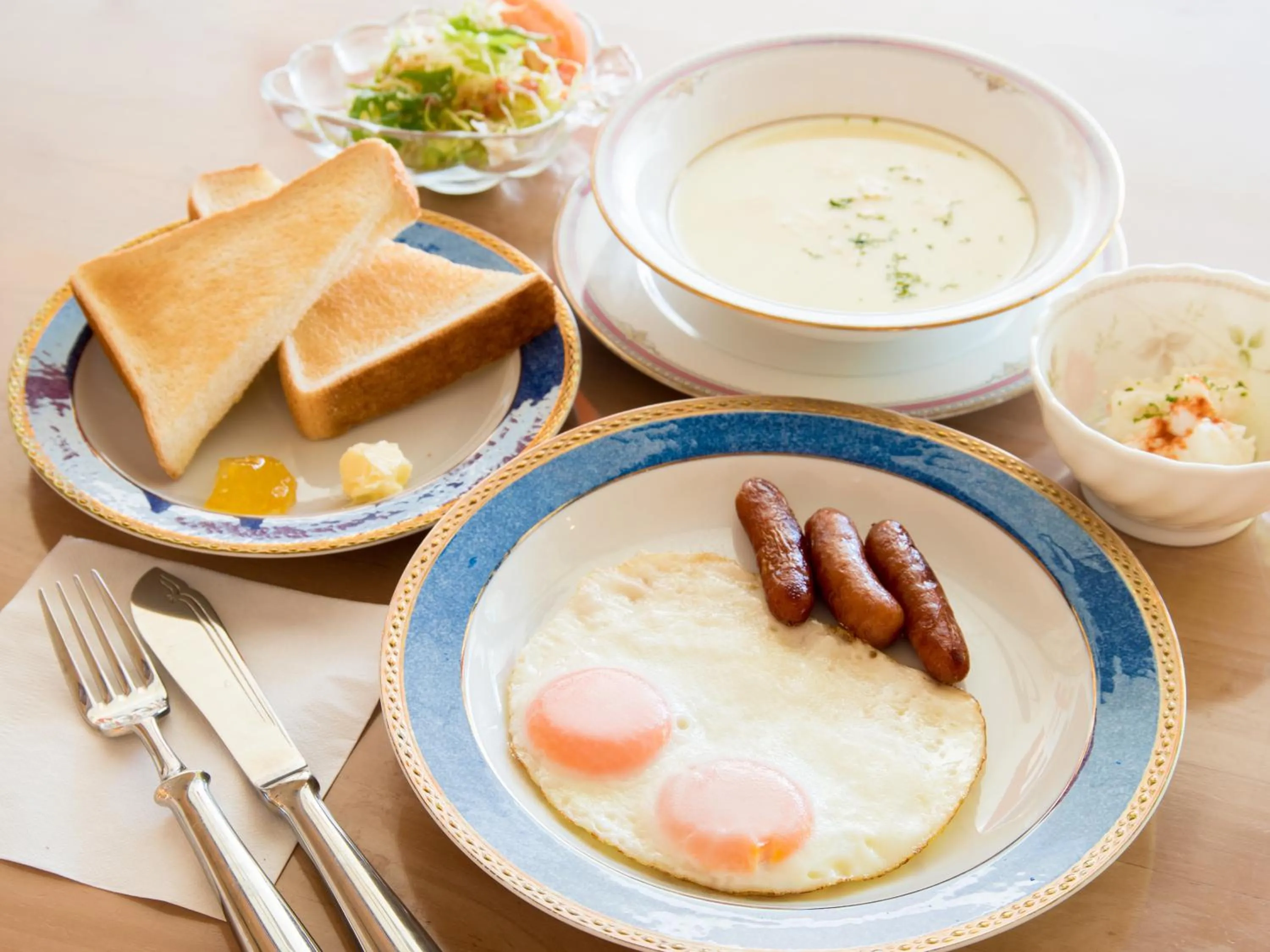 Continental breakfast in Hotel Belleforet