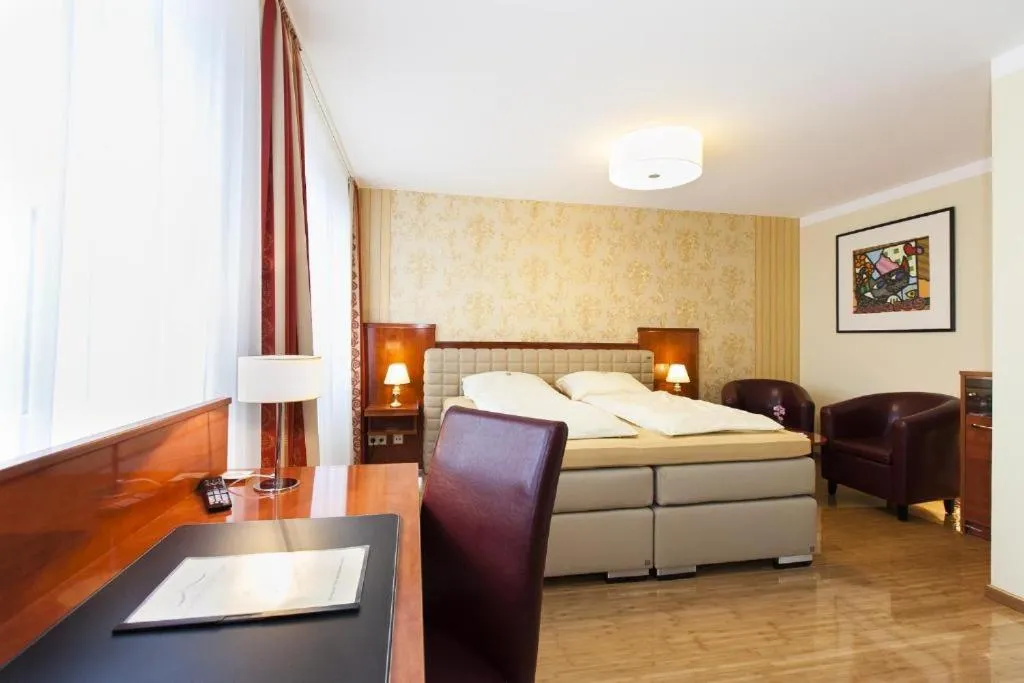 Bedroom, Bed in Hotel am Berliner Platz