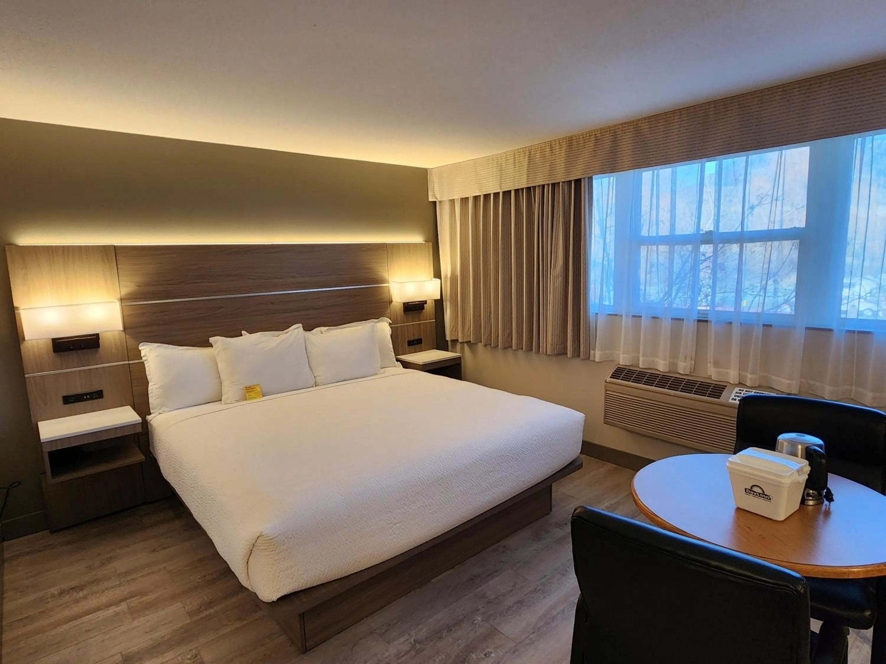 Bed in Days Inn by Wyndham Penticton Conference Centre