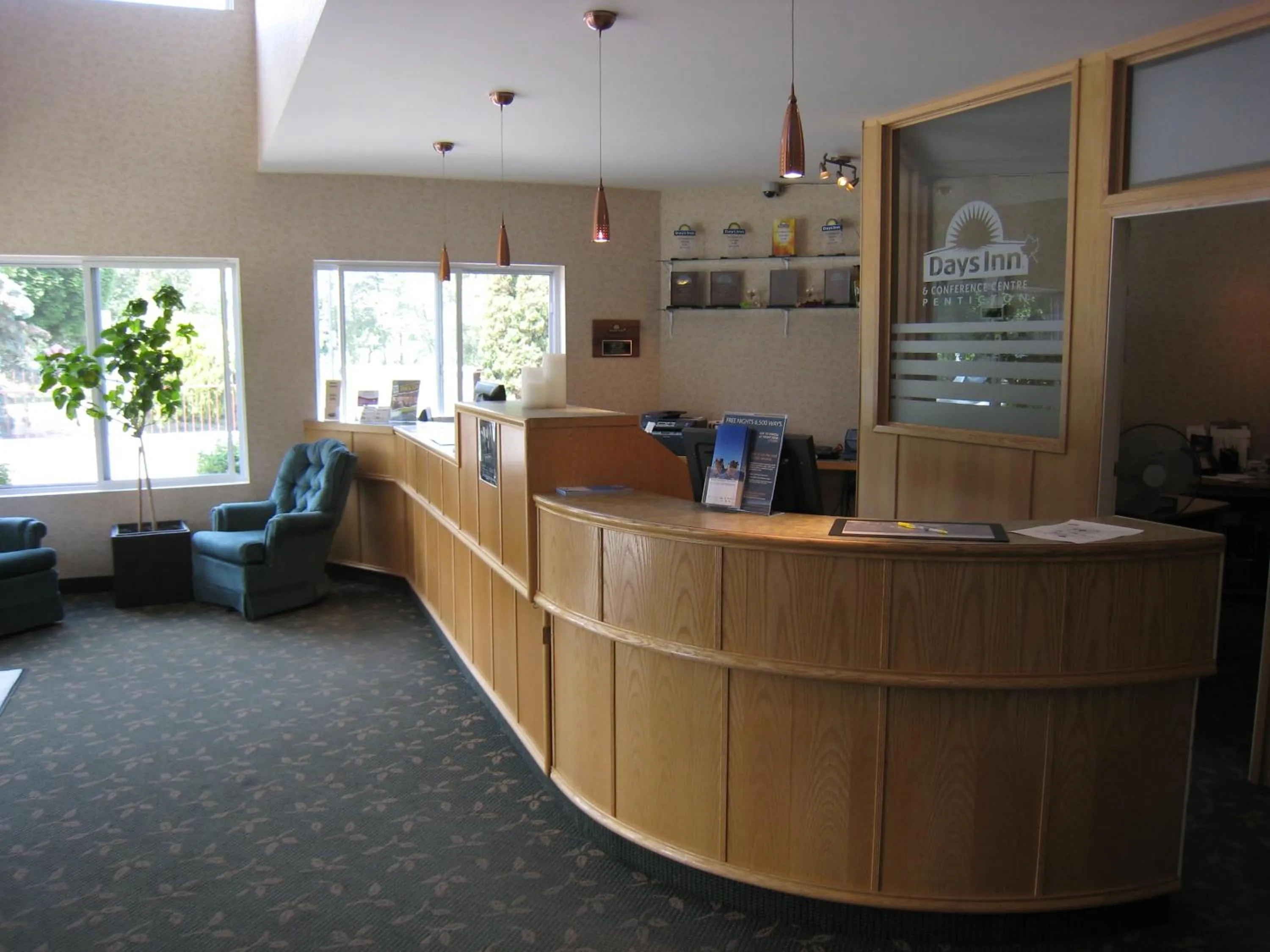 Lobby or reception in Days Inn by Wyndham Penticton Conference Centre