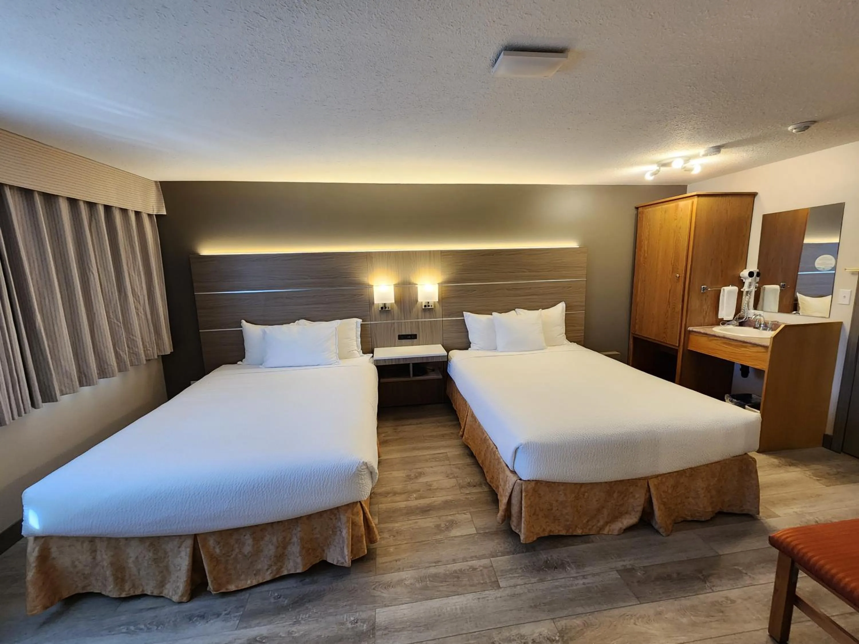 Bed in Days Inn by Wyndham Penticton Conference Centre