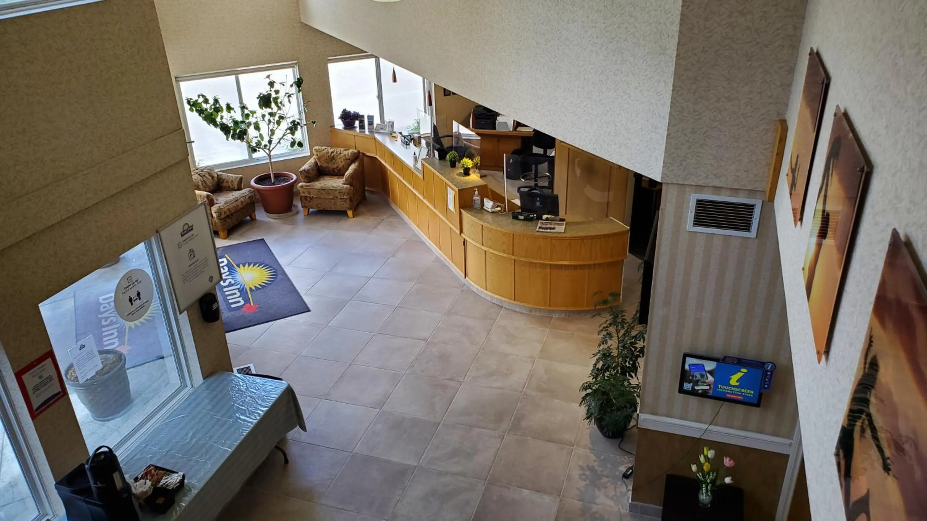 Lobby or reception in Days Inn by Wyndham Penticton Conference Centre