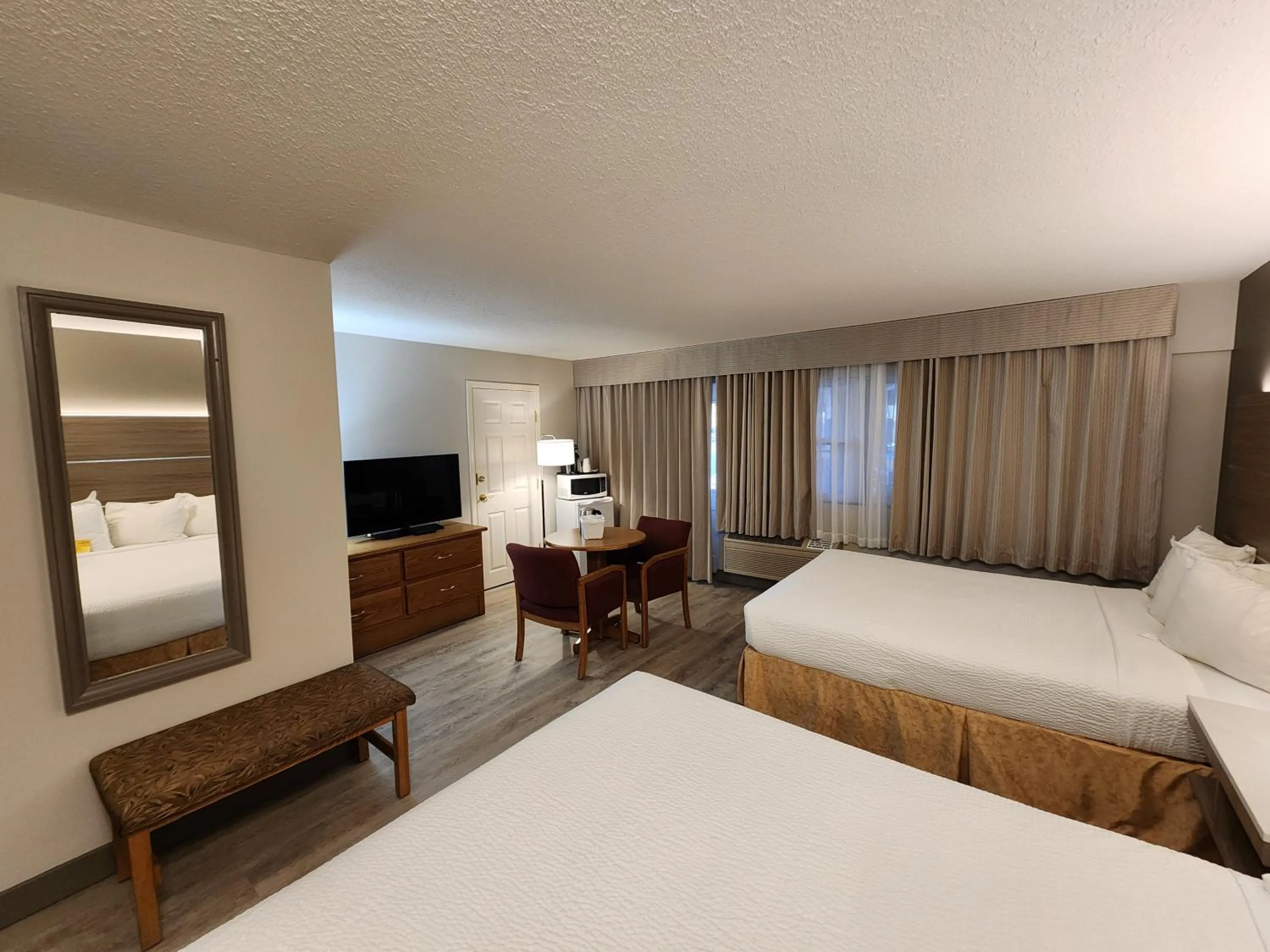 Bed in Days Inn by Wyndham Penticton Conference Centre