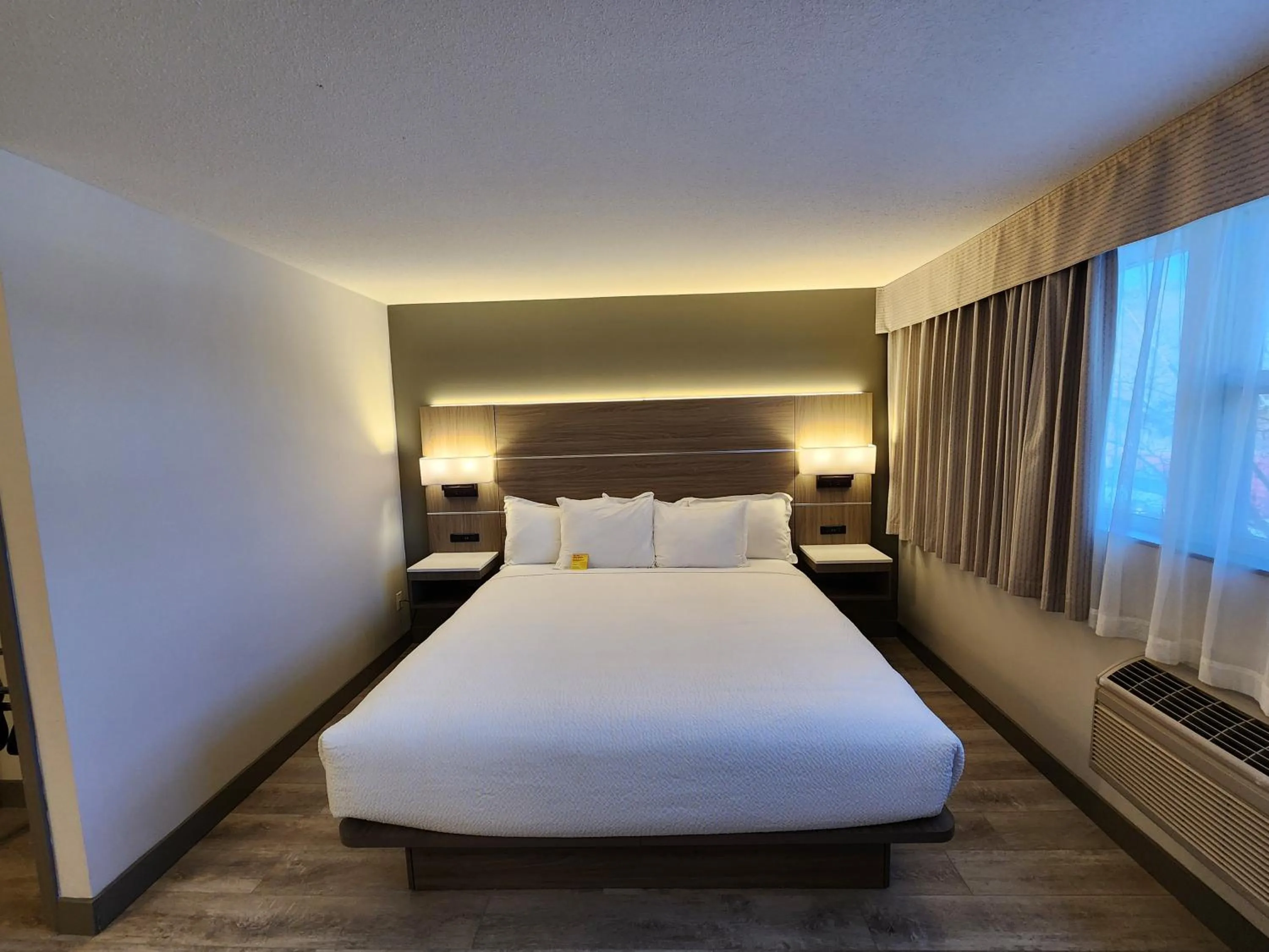 Bed in Days Inn by Wyndham Penticton Conference Centre