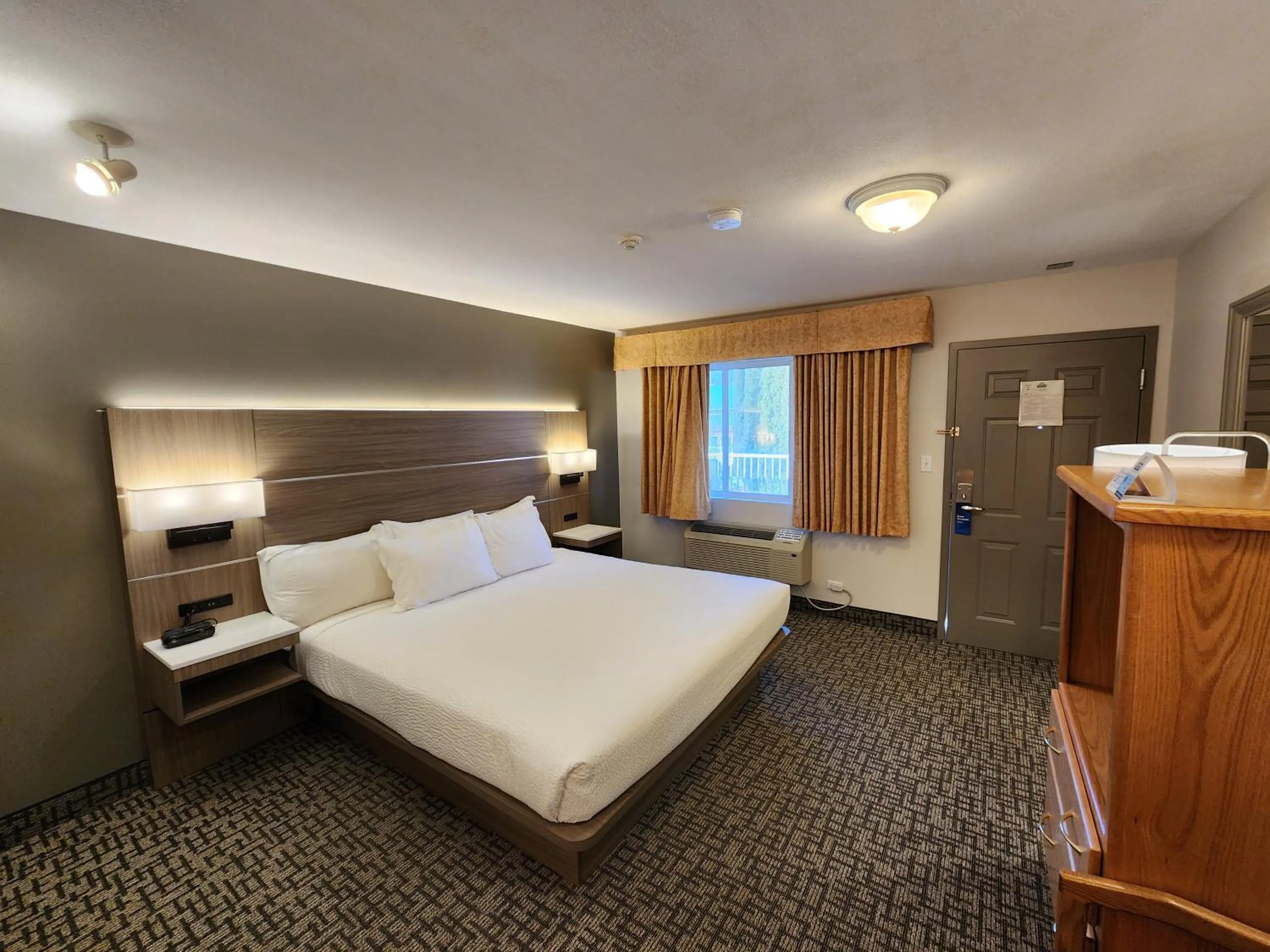 Bed in Days Inn by Wyndham Penticton Conference Centre