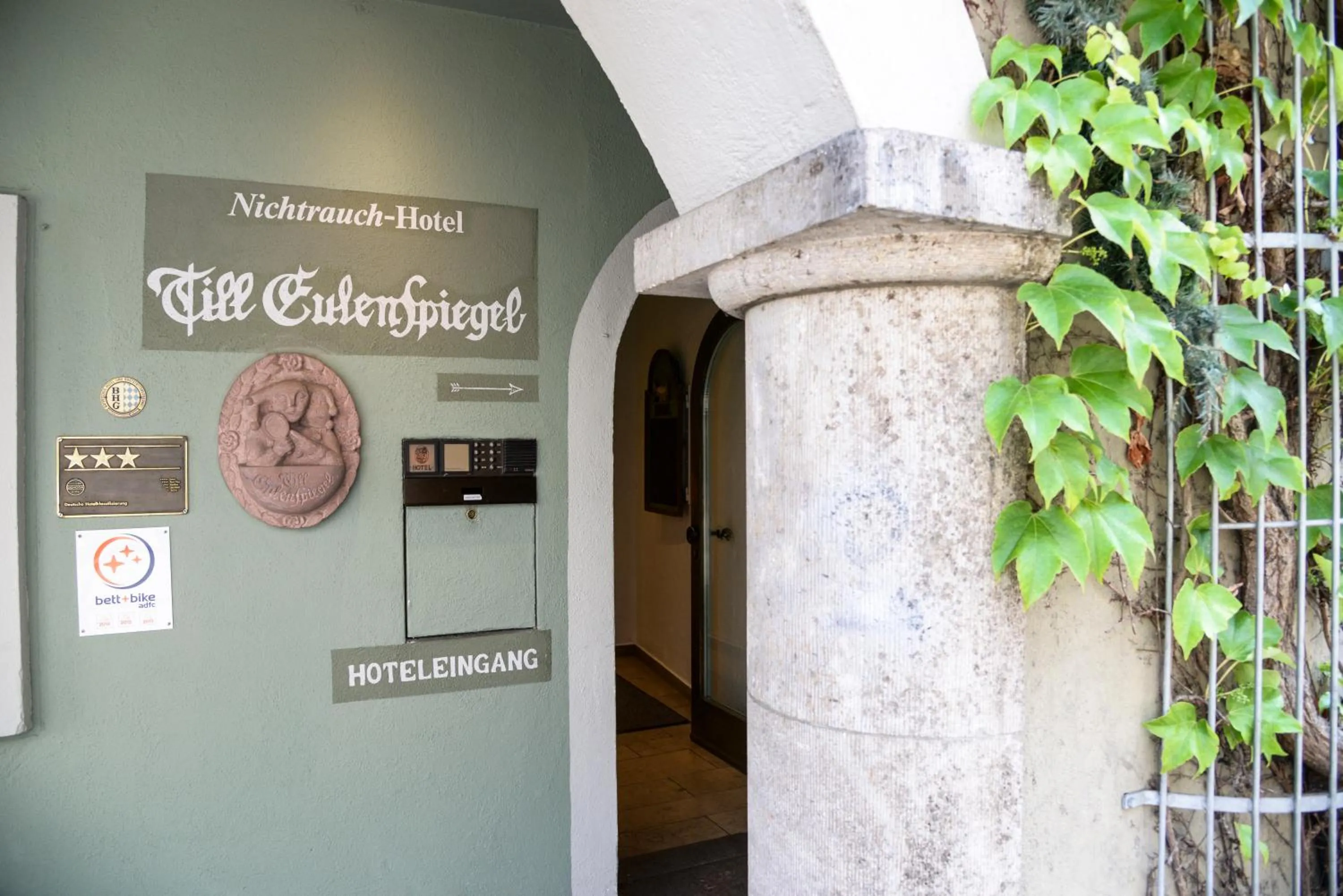 Facade/entrance in Hotel Till Eulenspiegel - Nichtrauchhotel - Garni