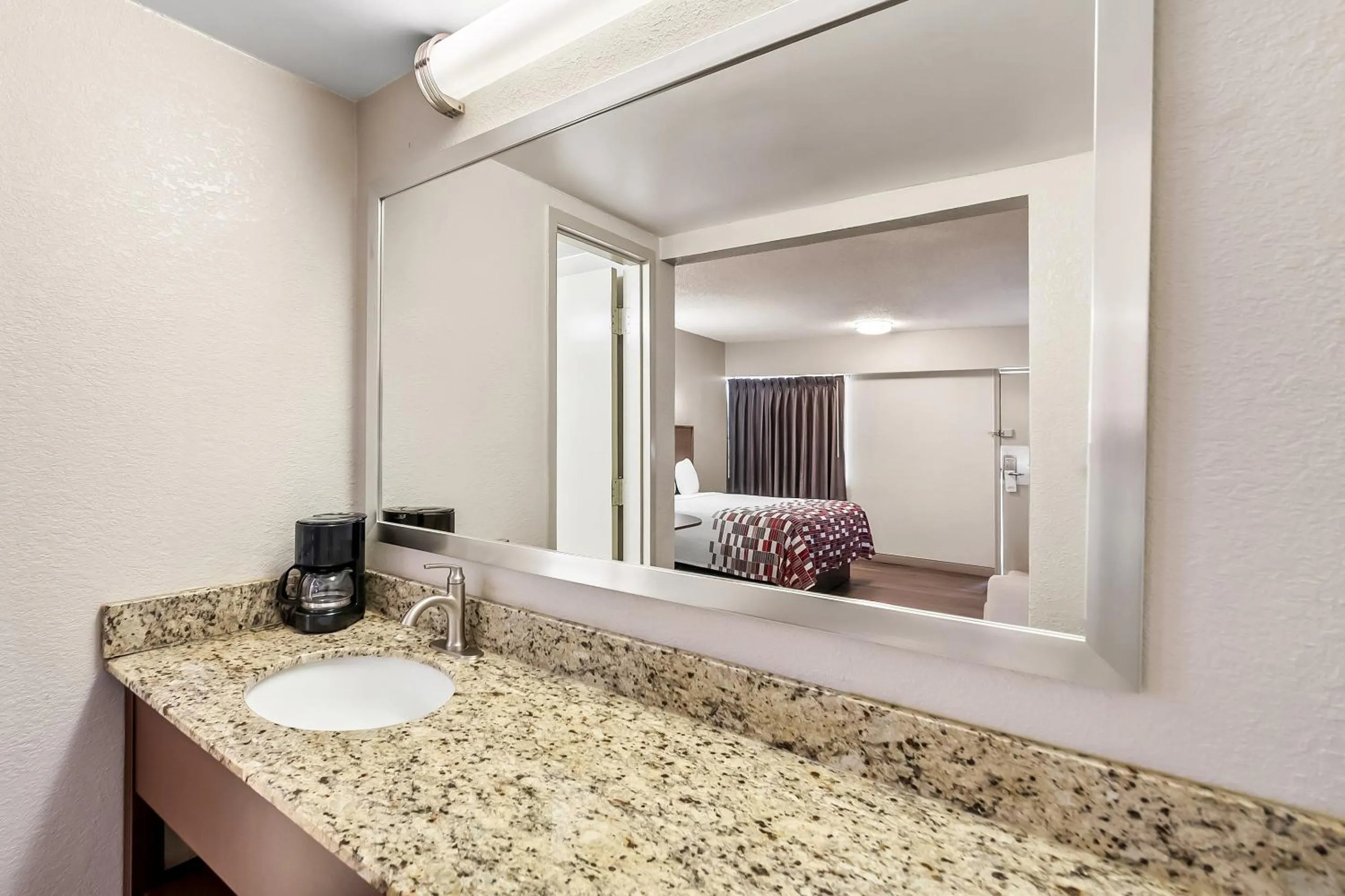 Bathroom in Red Roof Inn Washington, DC