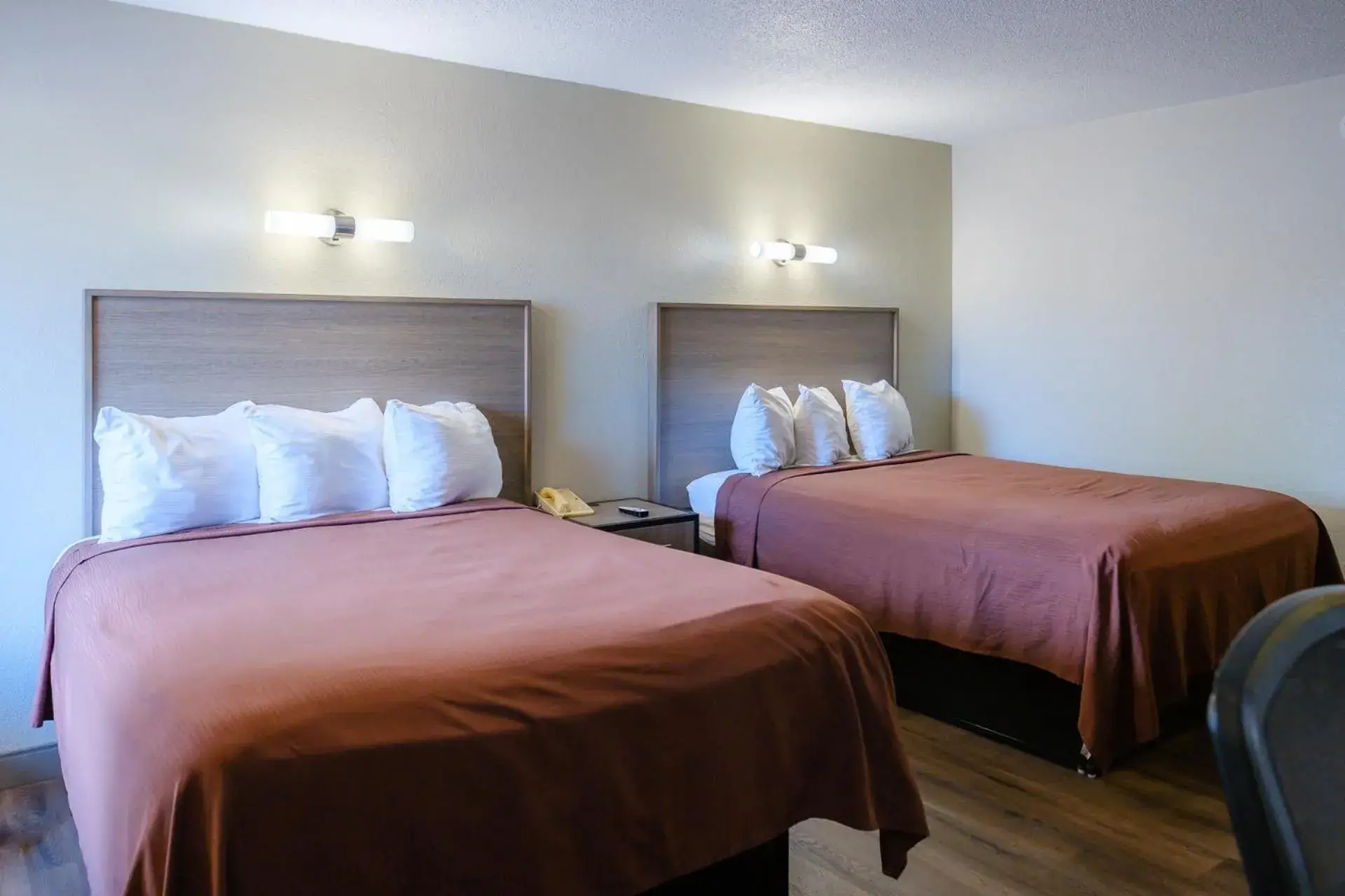 Double Room with Two Double Beds - Smoking in Red Carpet Inn Washington DC Double Room with Two Double Beds - Smoking in Red Carpet Inn Washington DC