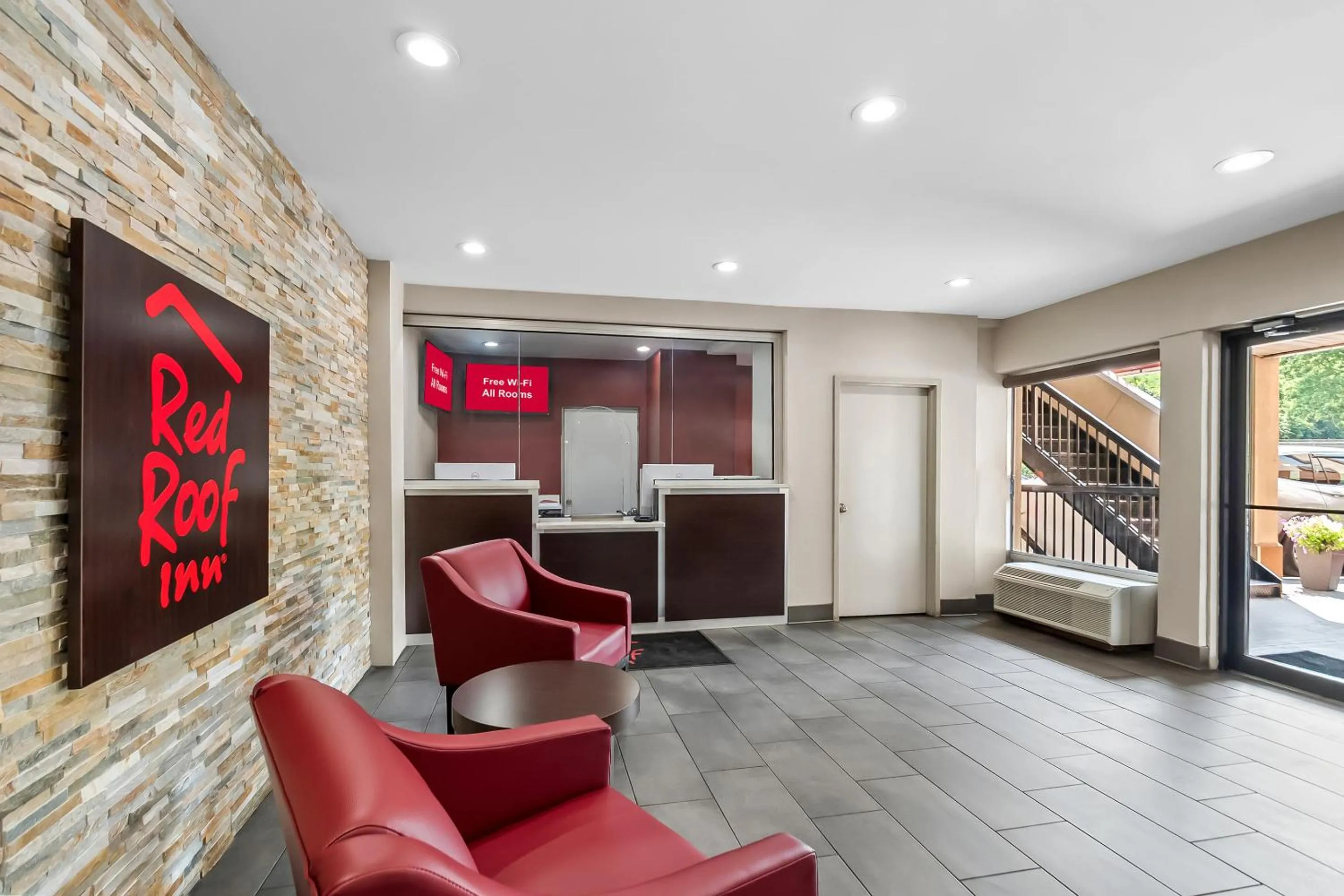 Lobby or reception in Red Roof Inn Washington, DC