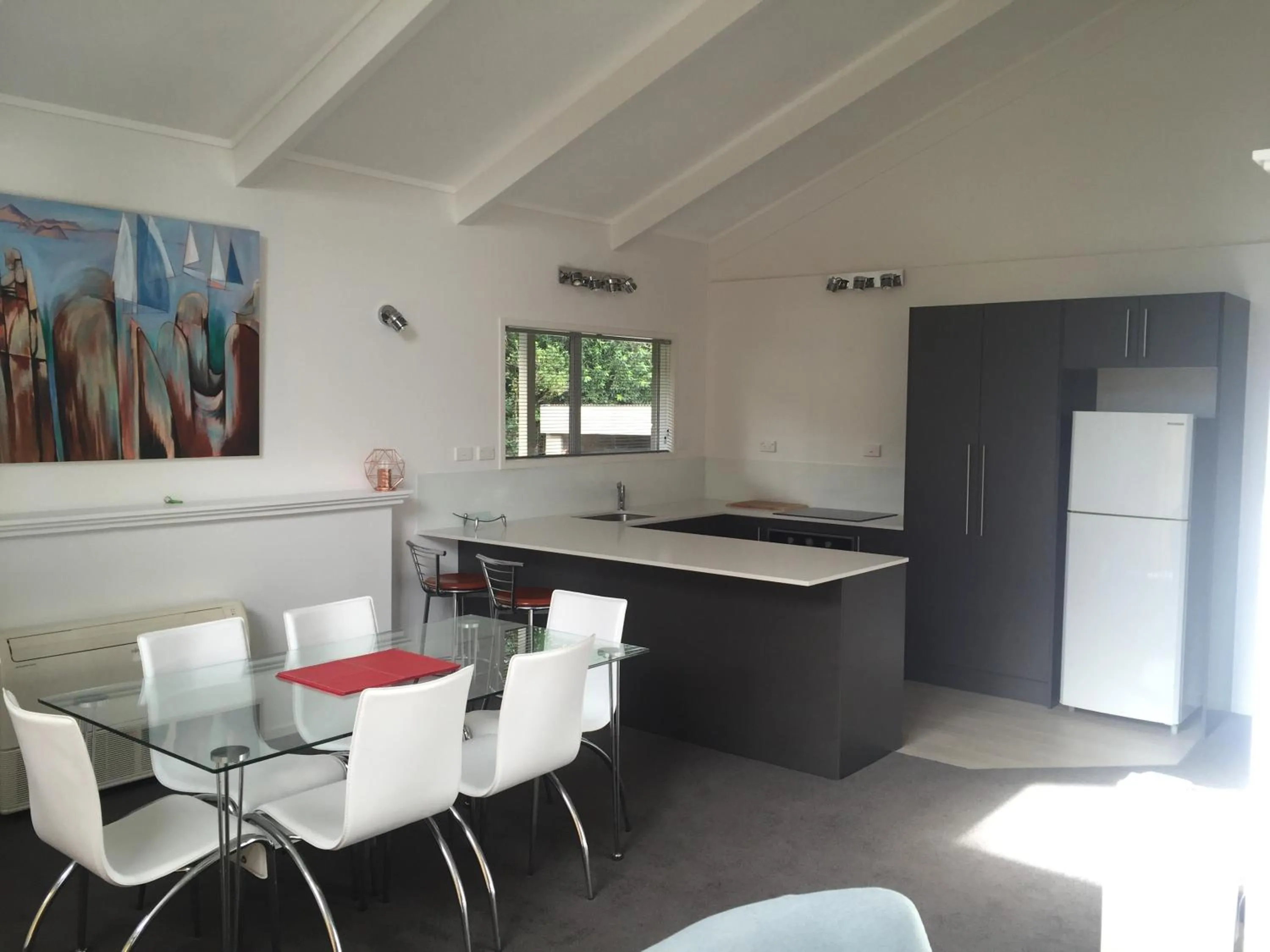 Dining area, Kitchen/Kitchenette in Ratanui Villas