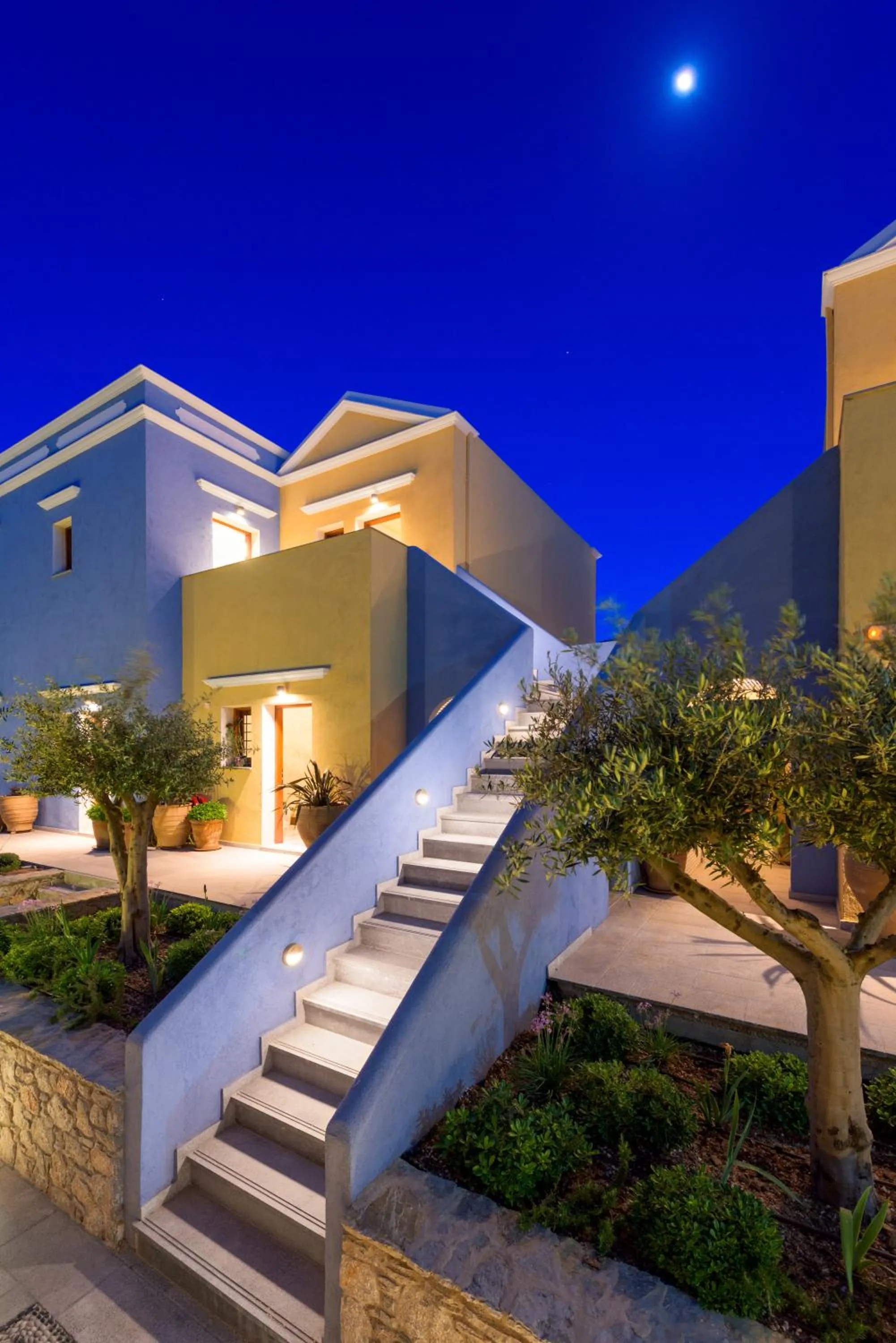 Facade/entrance in Asymi Residences