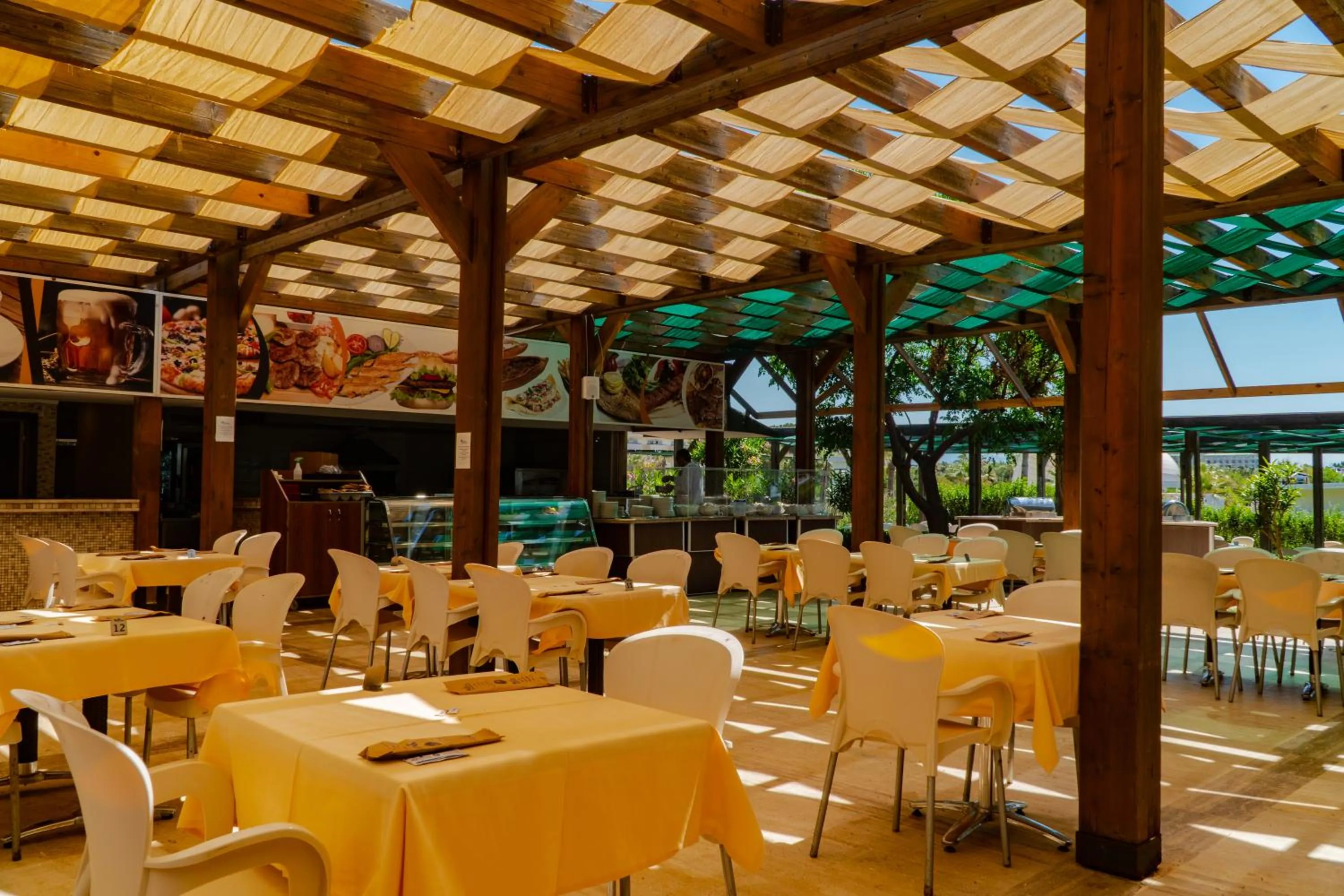 Restaurant/places to eat in Royal Atlantis Spa & Resort