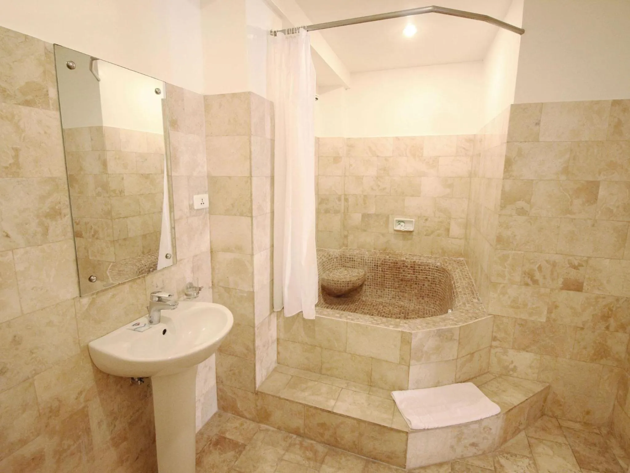 Bathroom in Mermaid Resort and Dive Center