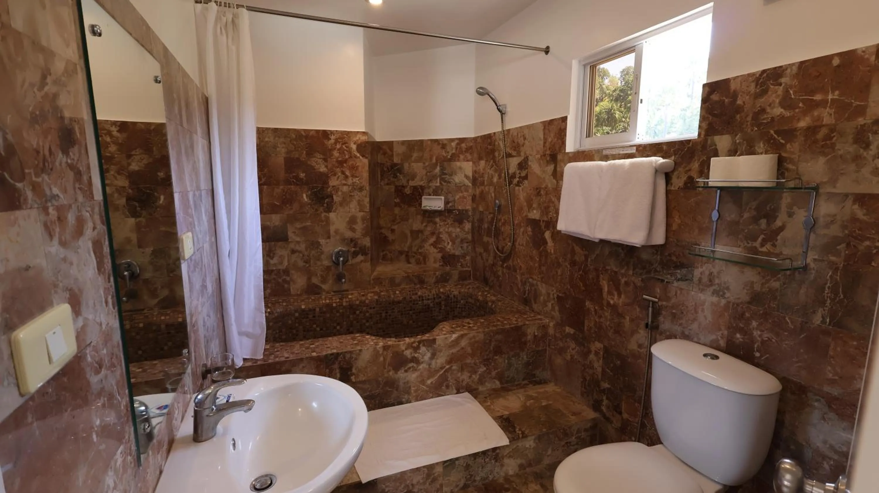 Bathroom in Mermaid Resort and Dive Center