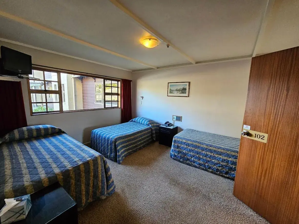 Standard Triple Room in Discovery Countrytime Hotel Standard Triple Room in Discovery Countrytime Hotel