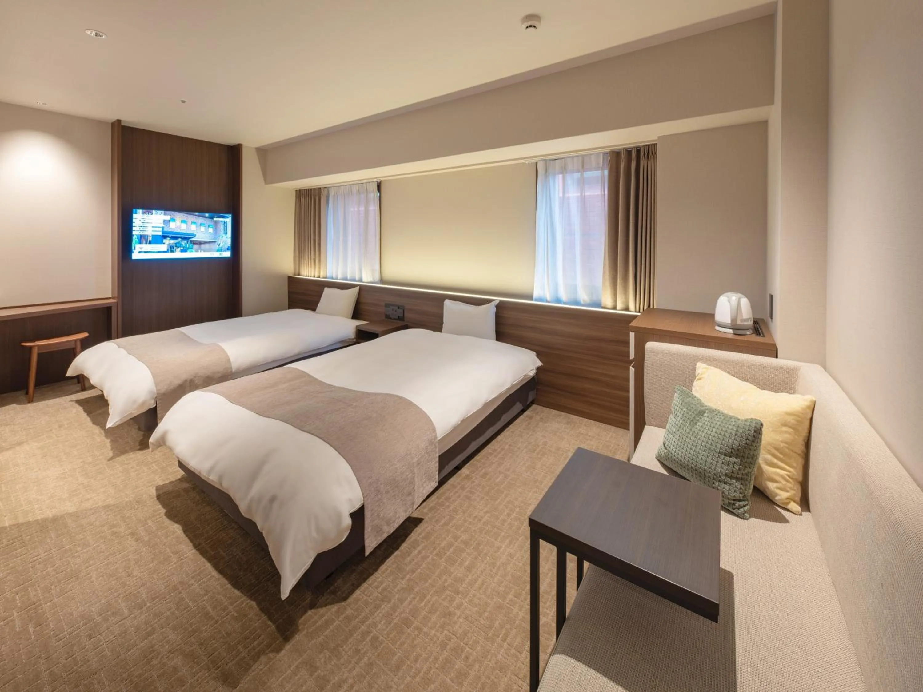Photo of the whole room, Bed in New Osaka Hotel