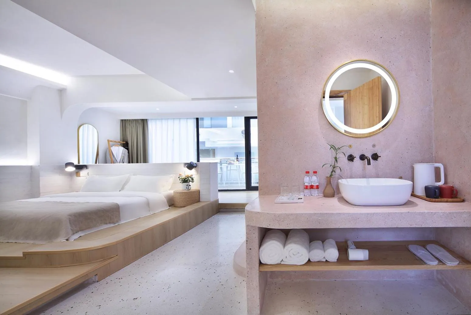 Bedroom, Bed in Sky Garden Inn