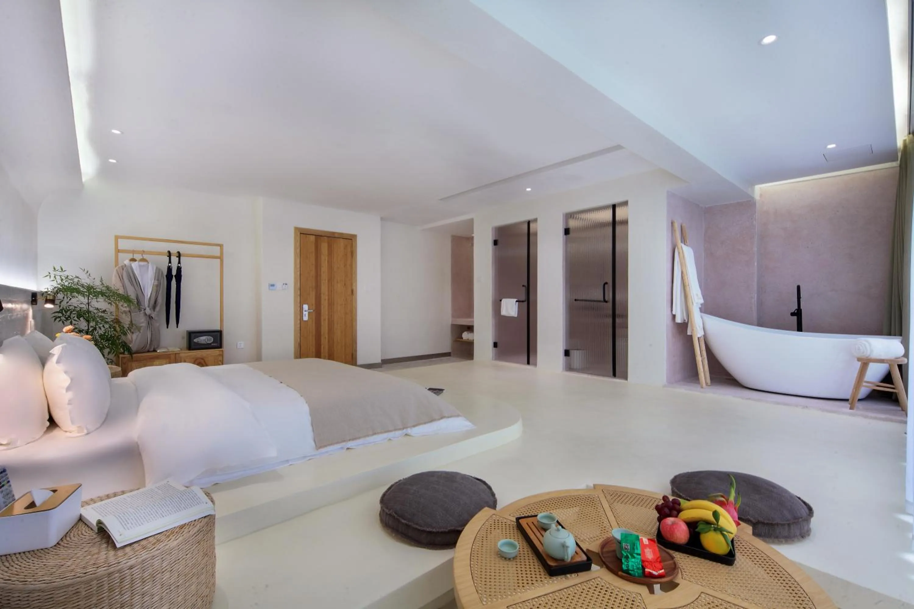 Bedroom, Bed in Sky Garden Inn