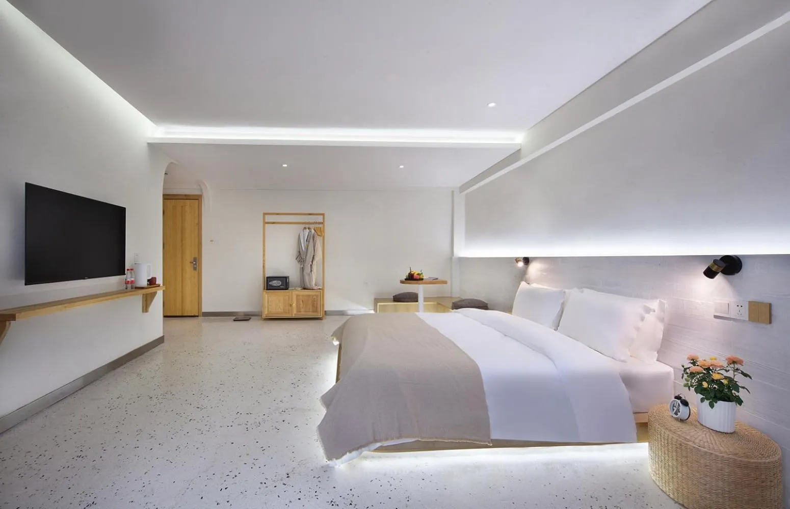 Photo of the whole room, Bed in Sky Garden Inn