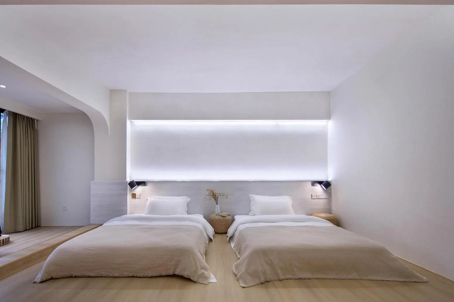 Bedroom, Bed in Sky Garden Inn