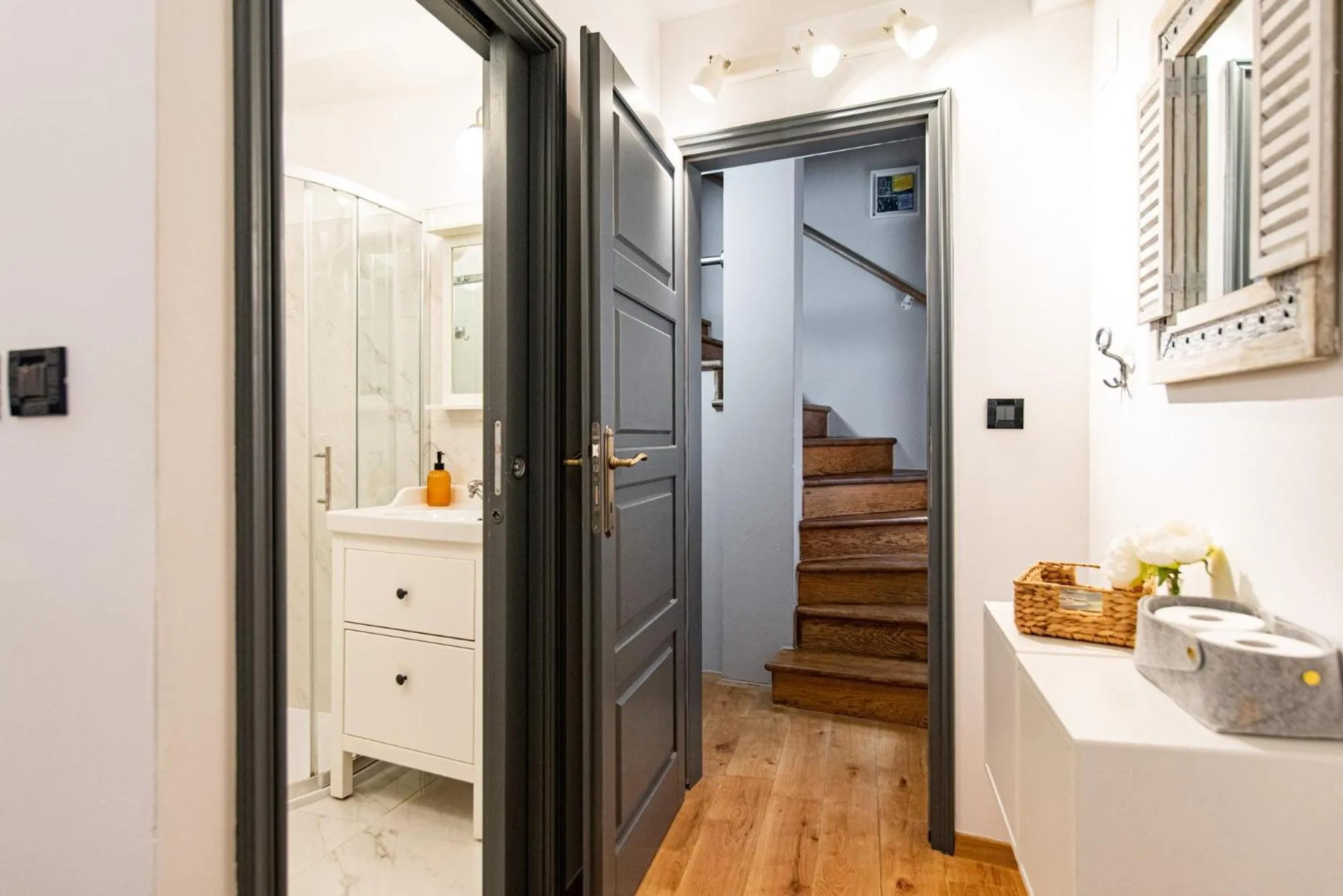 Bathroom, Bed in ART HOME ARTHUR by DuHomes