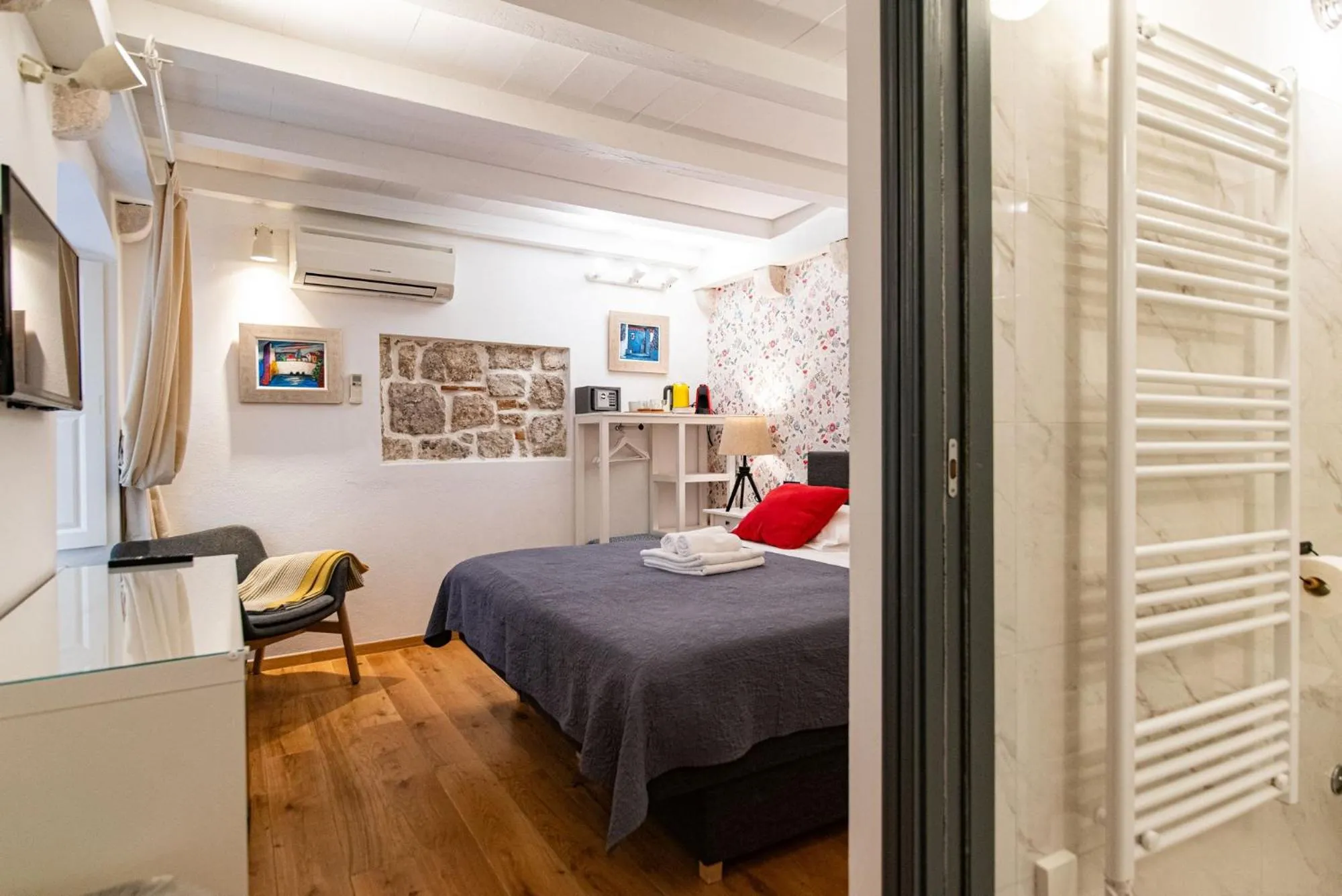 Bed in ART HOME ARTHUR by DuHomes