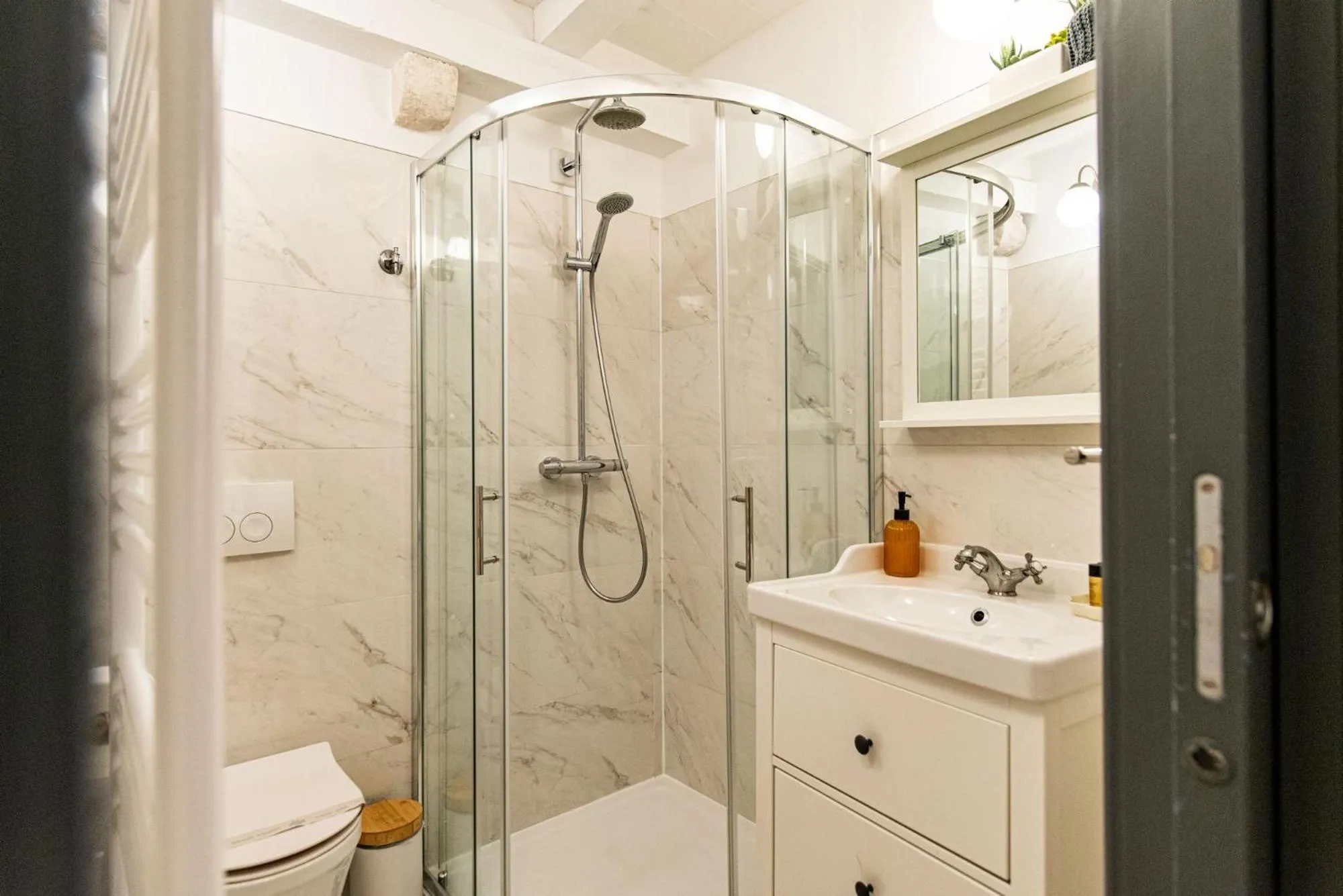 Shower in ART HOME ARTHUR by DuHomes