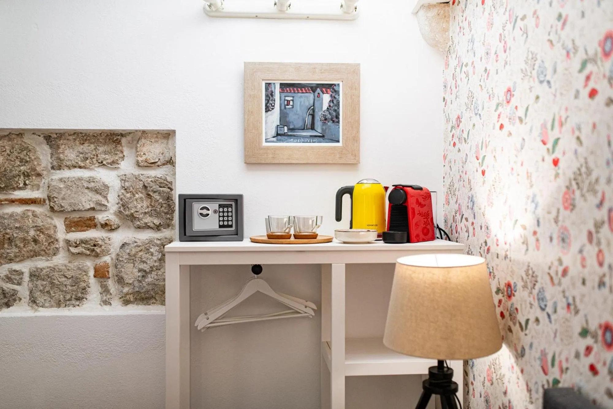 Coffee/tea facilities in ART HOME ARTHUR by DuHomes