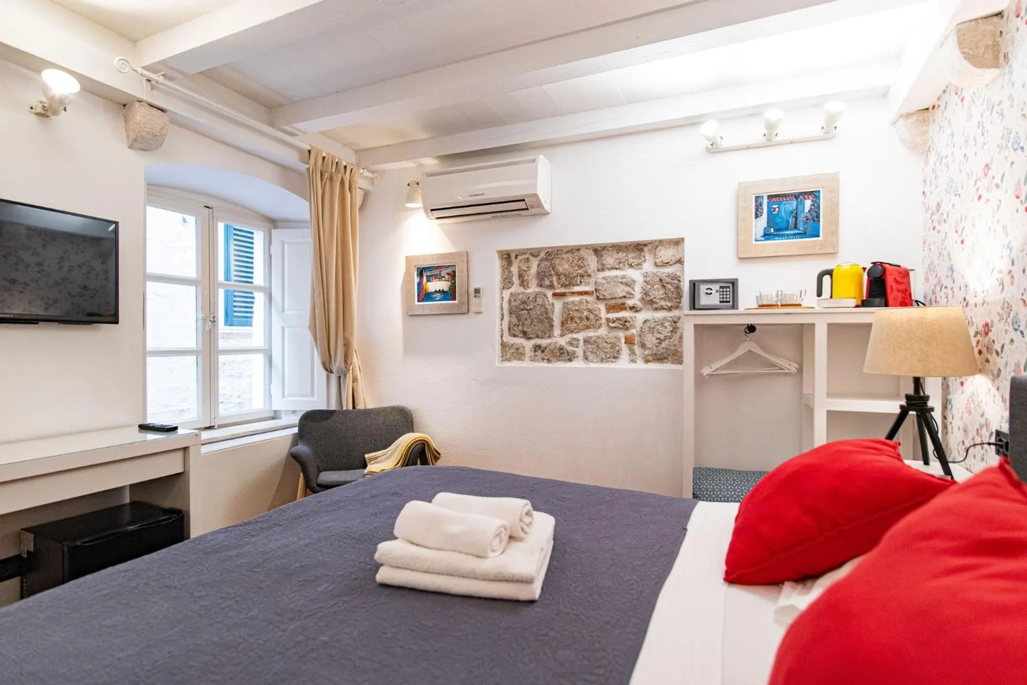 Bed in ART HOME ARTHUR by DuHomes