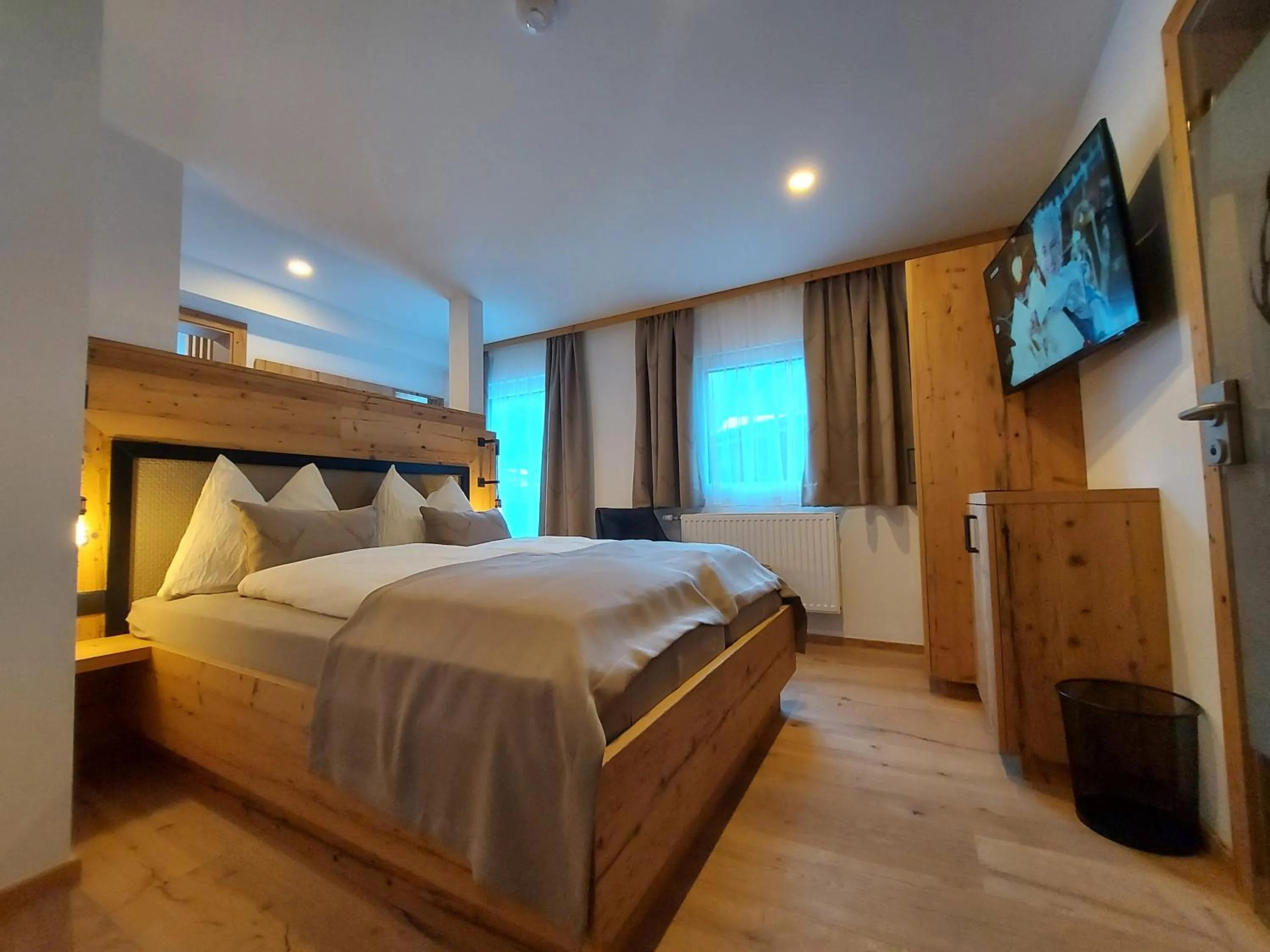 Photo of the whole room, Bed in Hotel Gasthof Walcher