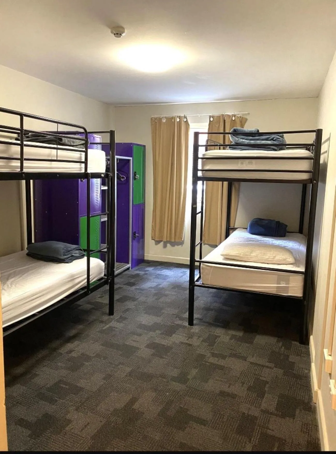 Bedroom, Bed in Big Backpackers Hostel