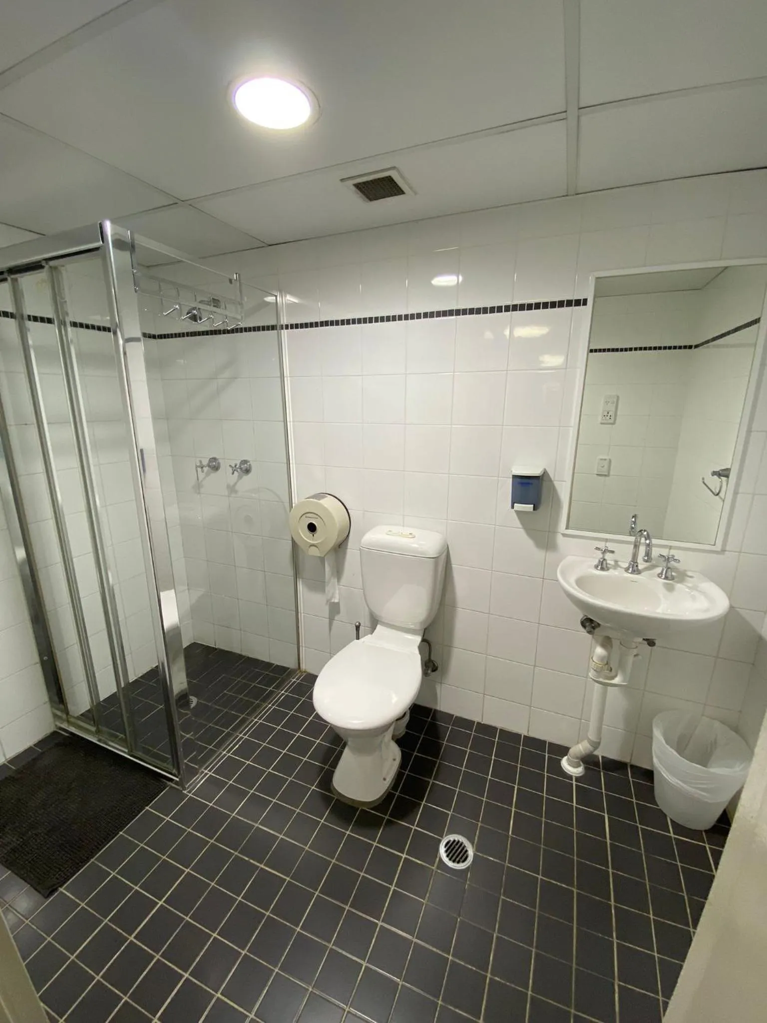 Bathroom in Big Backpackers Hostel