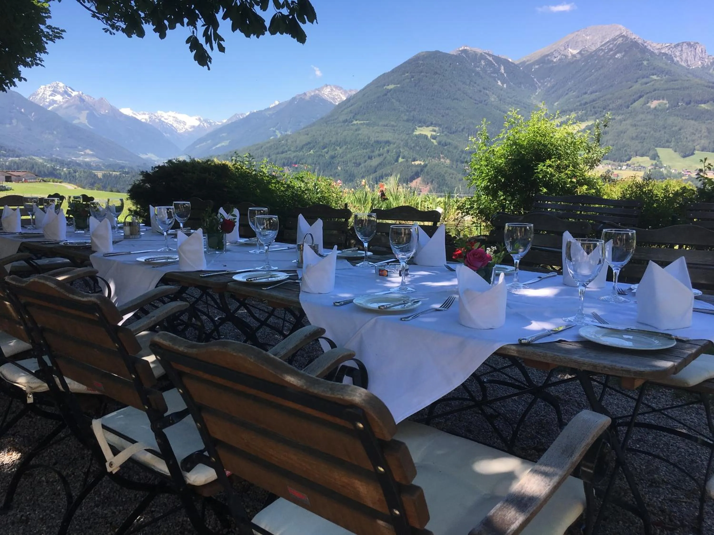 Restaurant/places to eat in Hotel Restaurant Grünwalderhof