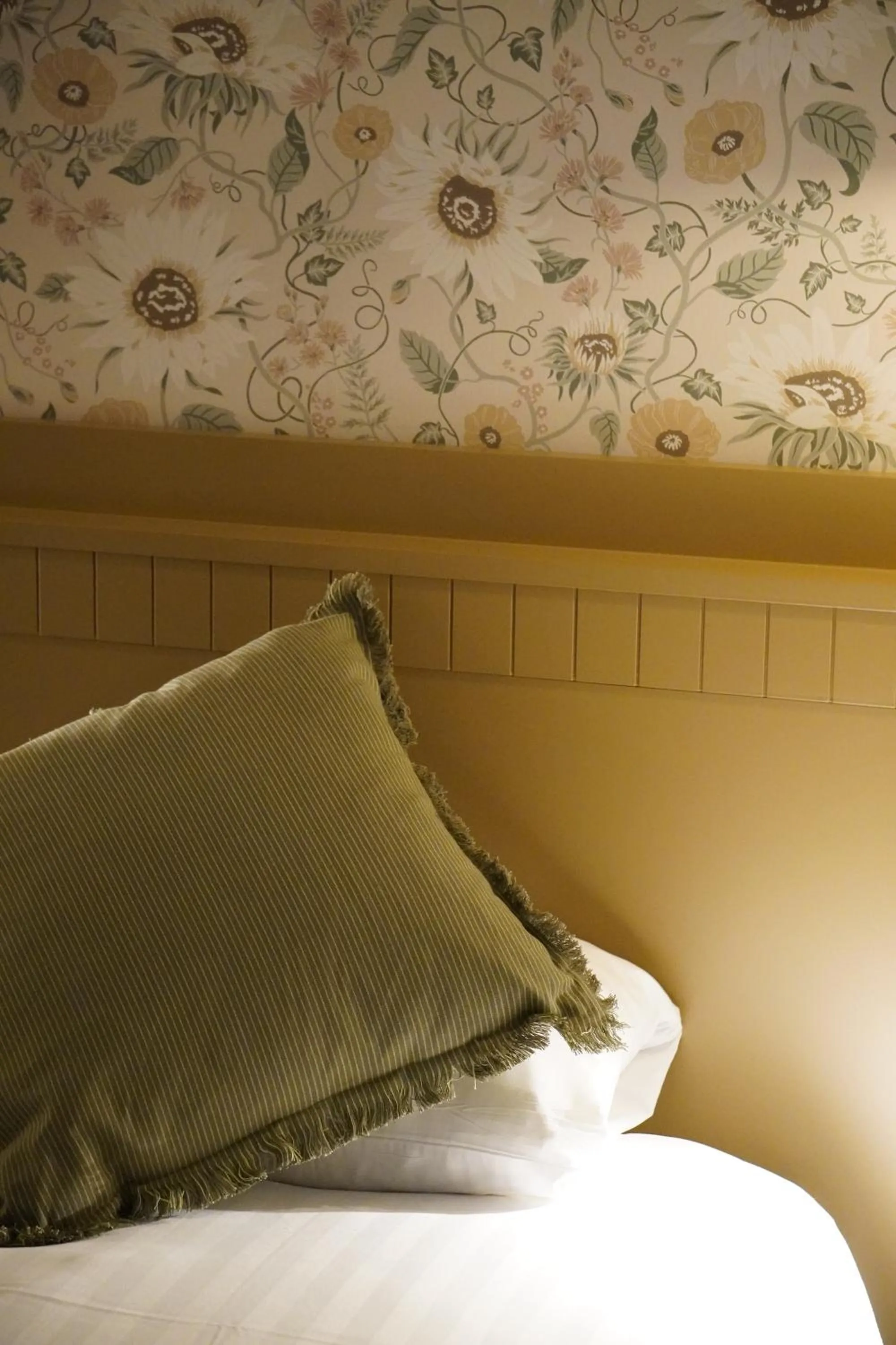 Decorative detail, Bed in Hôtel Restaurant Ar Milin-Logis hôtels