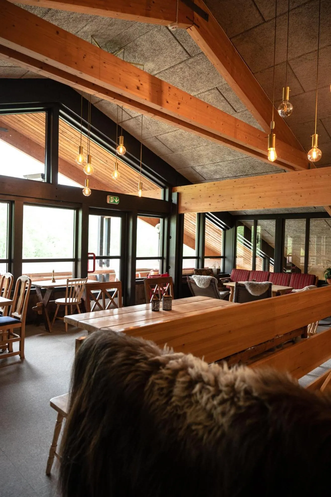 Communal lounge/ TV room in Trolltun Hotel & Hytter