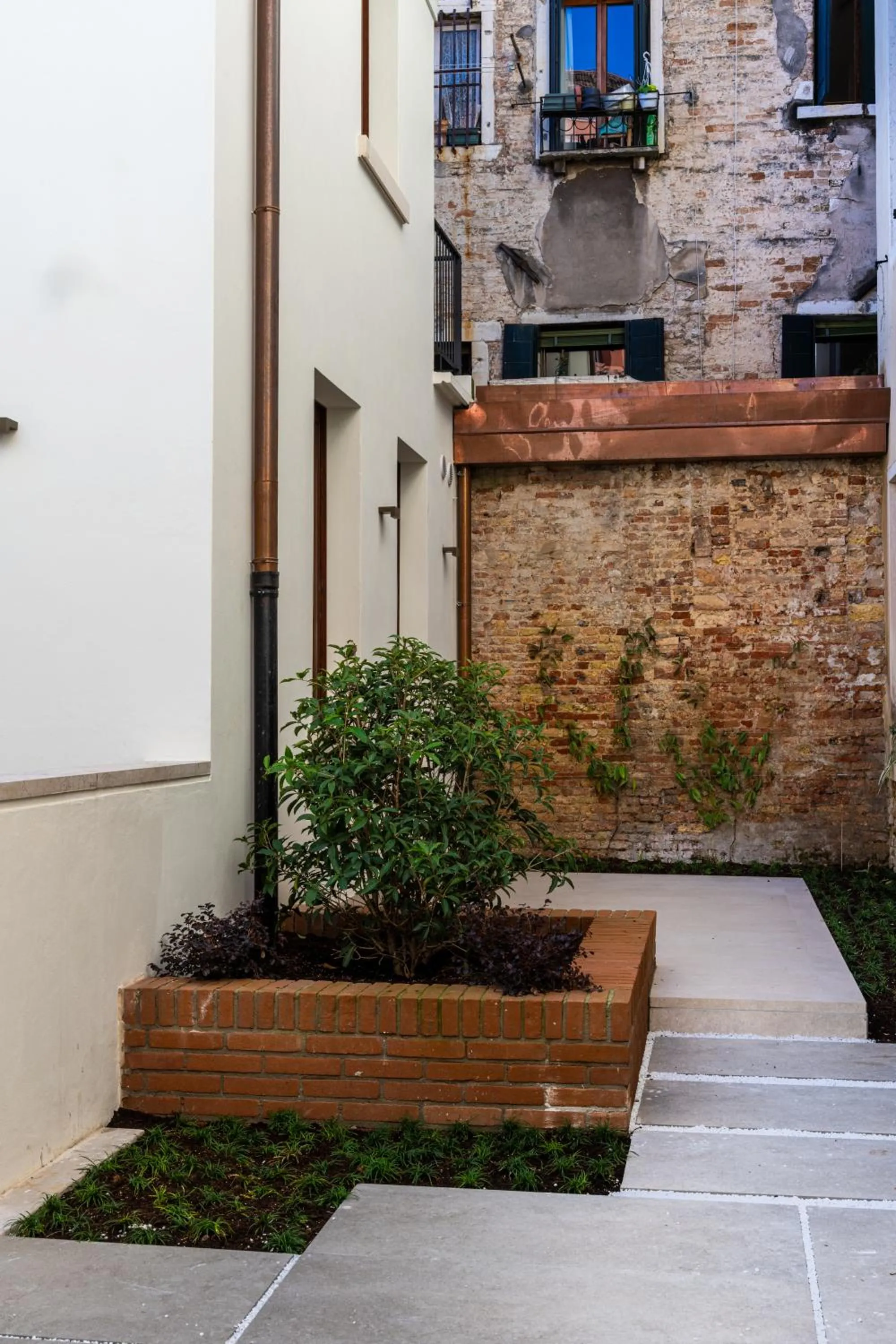 Garden in Acca Hotel