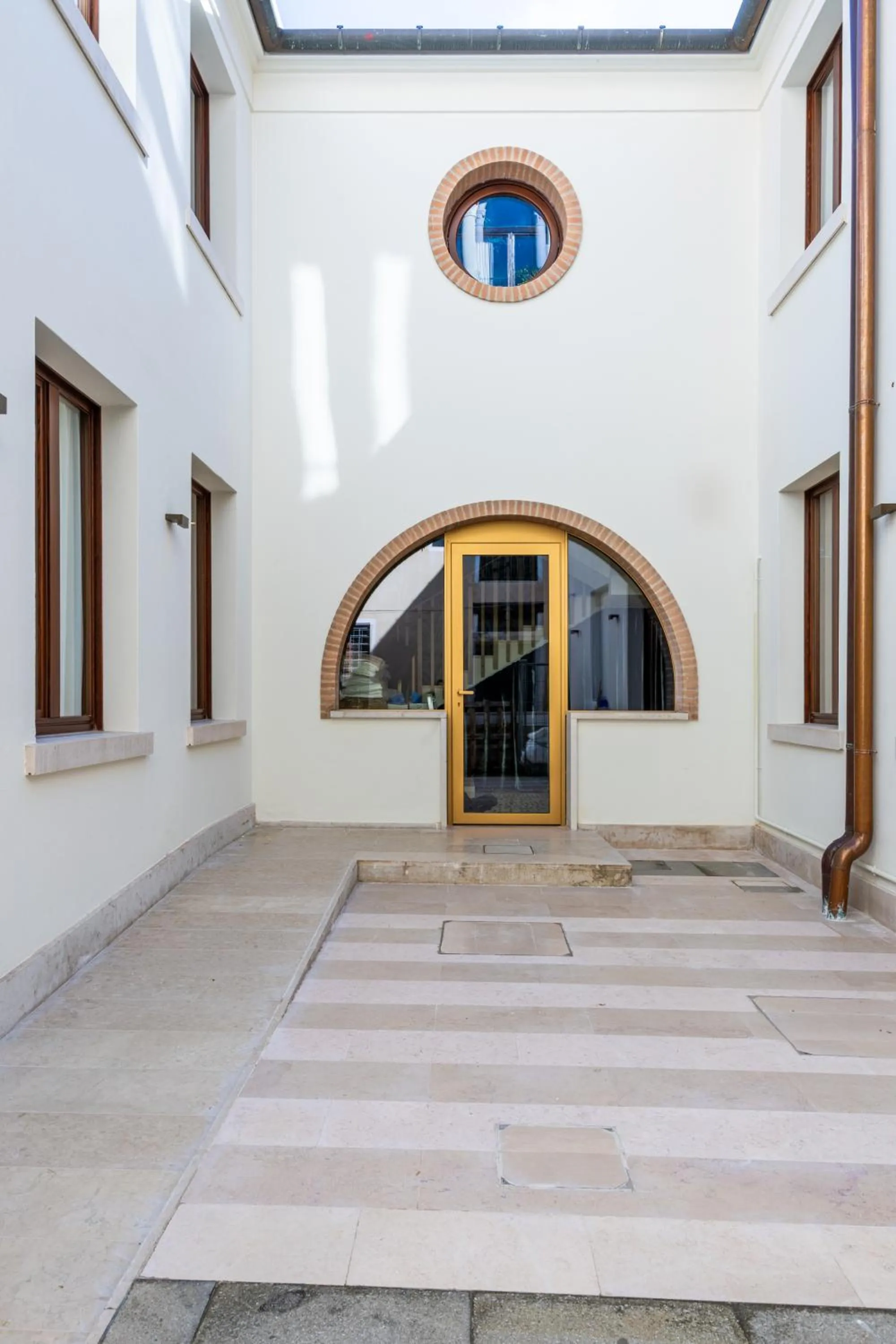 Facade/entrance in Acca Hotel