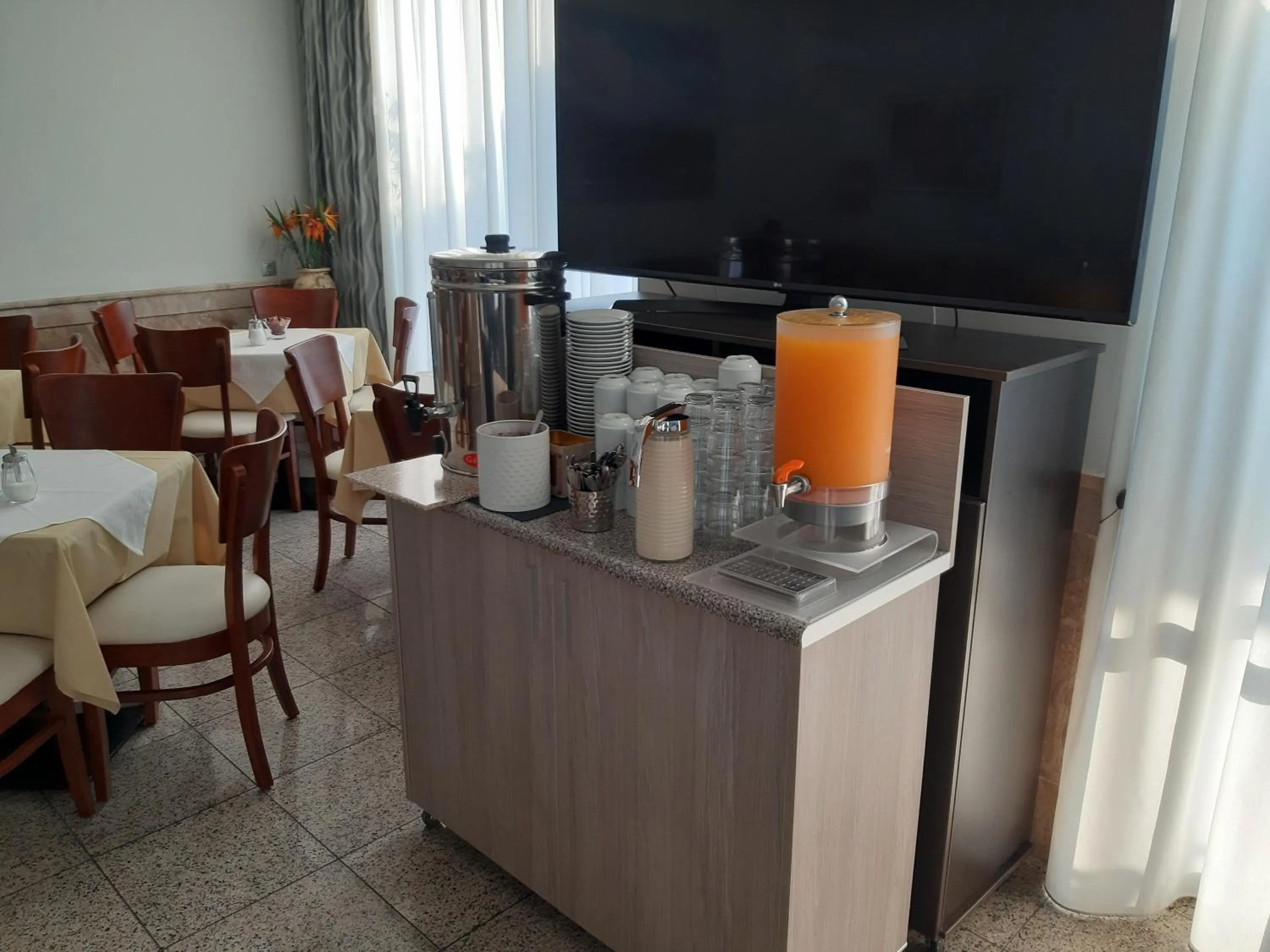 Coffee/tea facilities in Paritsa Hotel